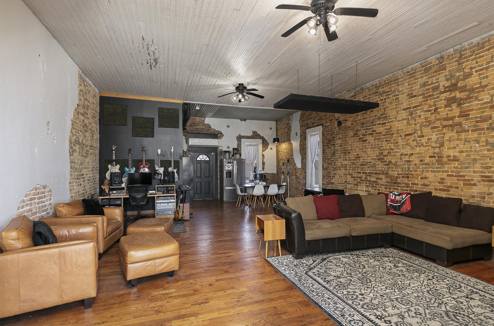 207 W Main Street — photo