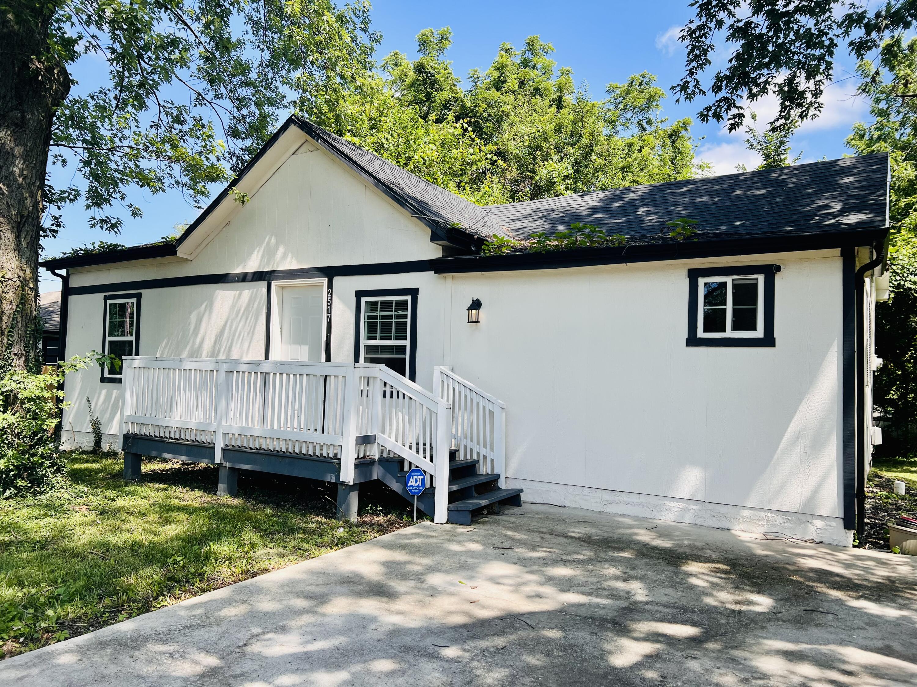 2517 W Phelps Street — photo