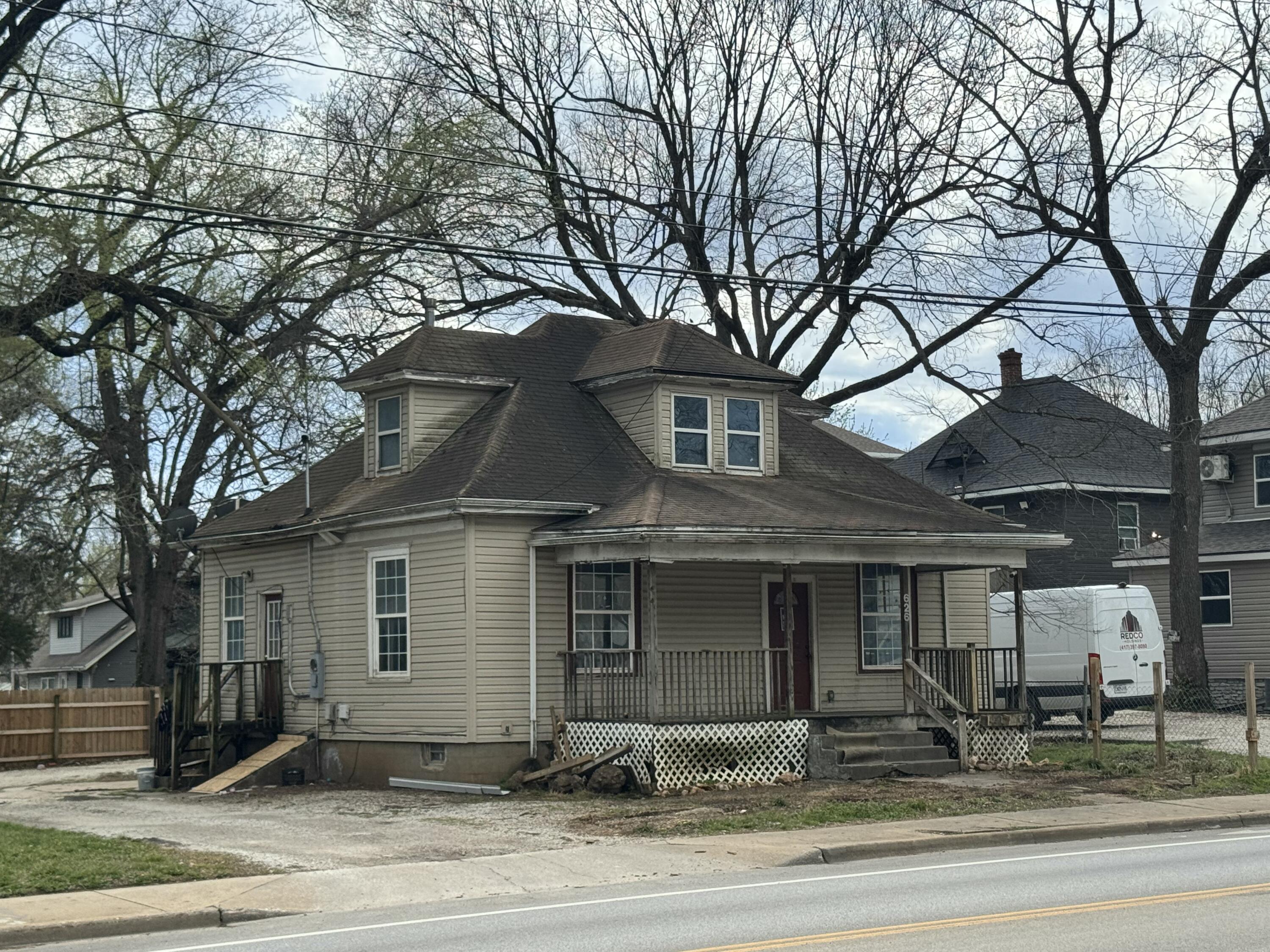 626 W Division Street — photo
