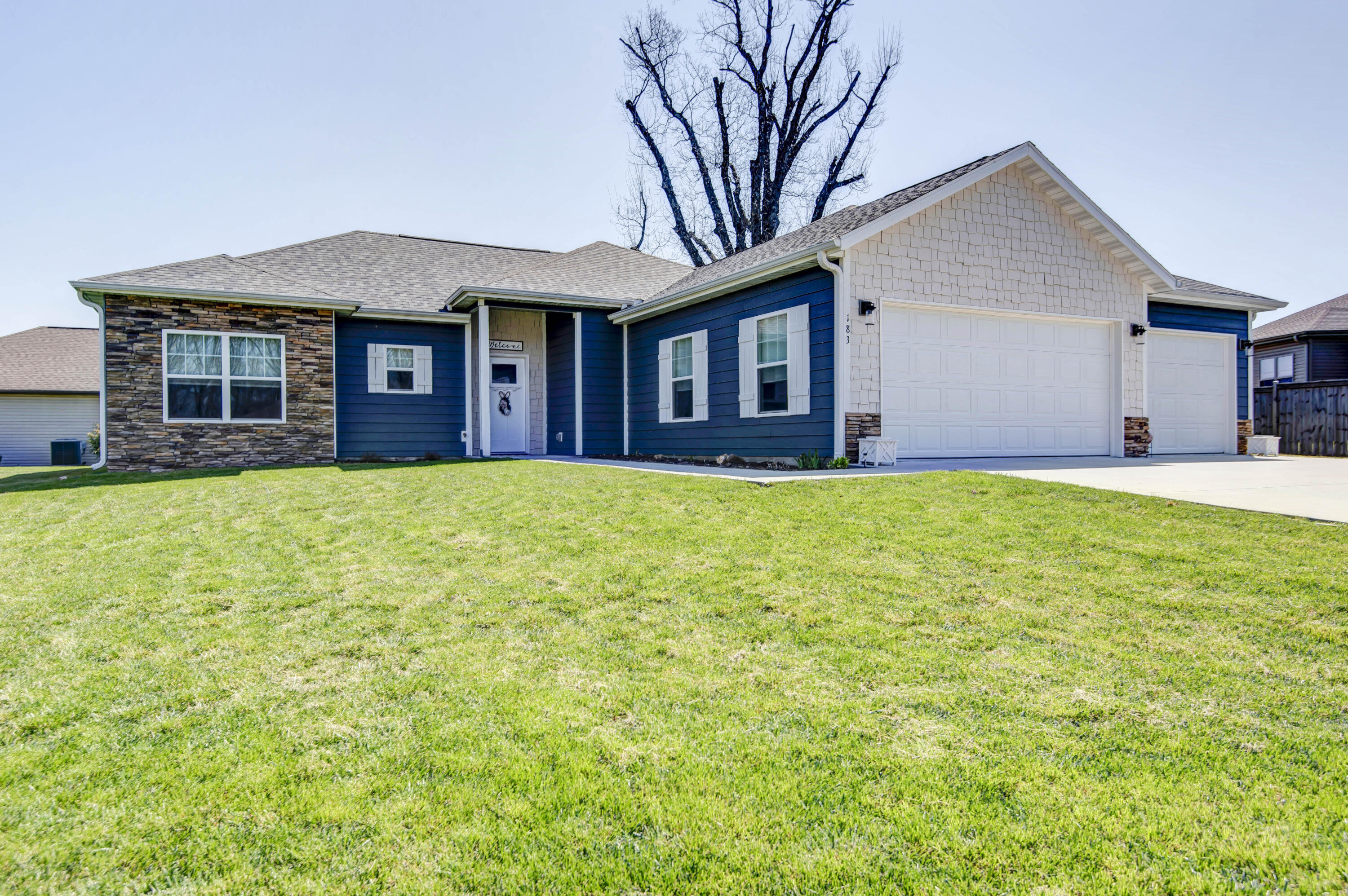 183 Three Pines Circle, Reeds Spring, MO 65737