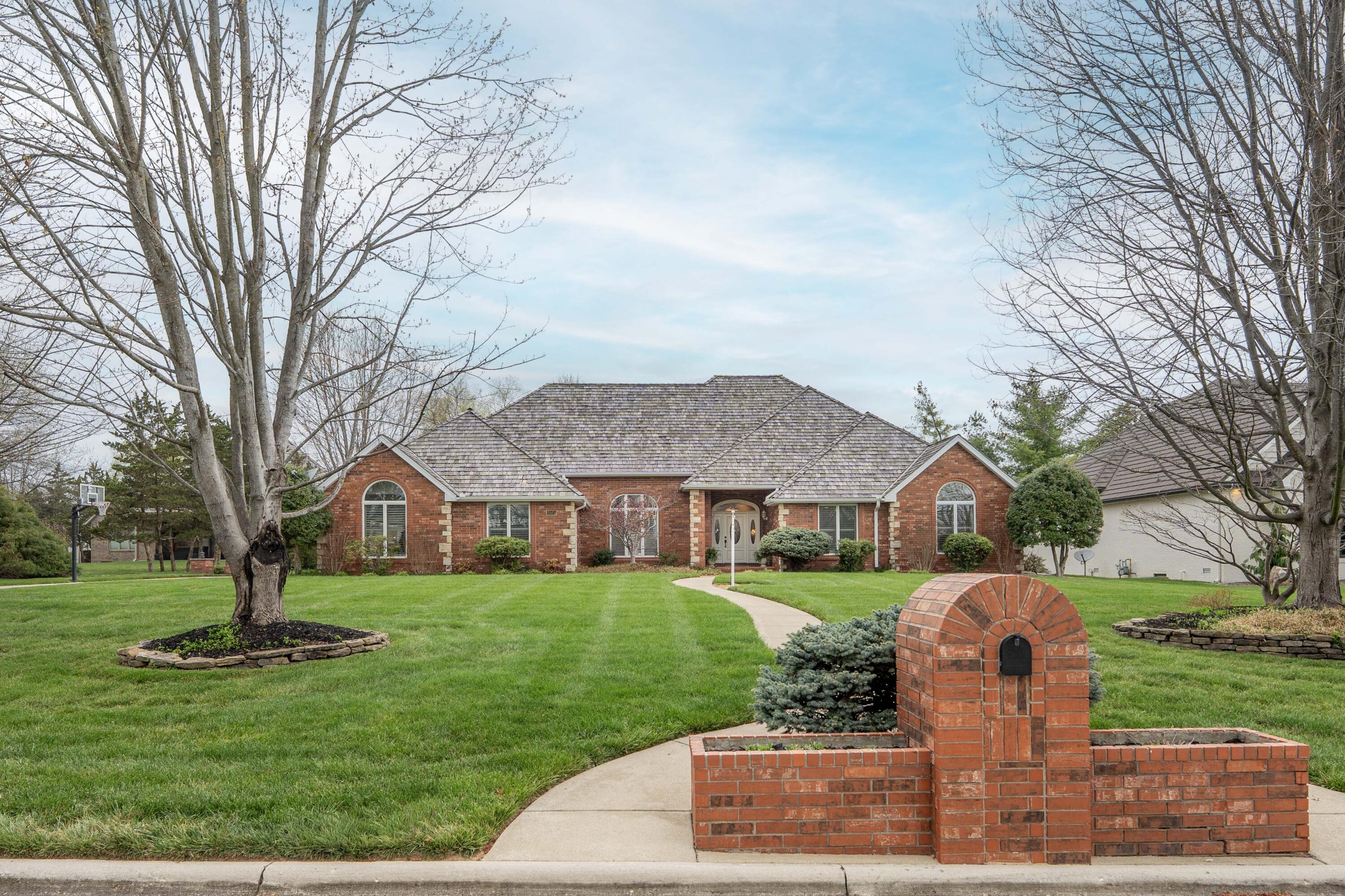 3575 E Montrose Court — photo