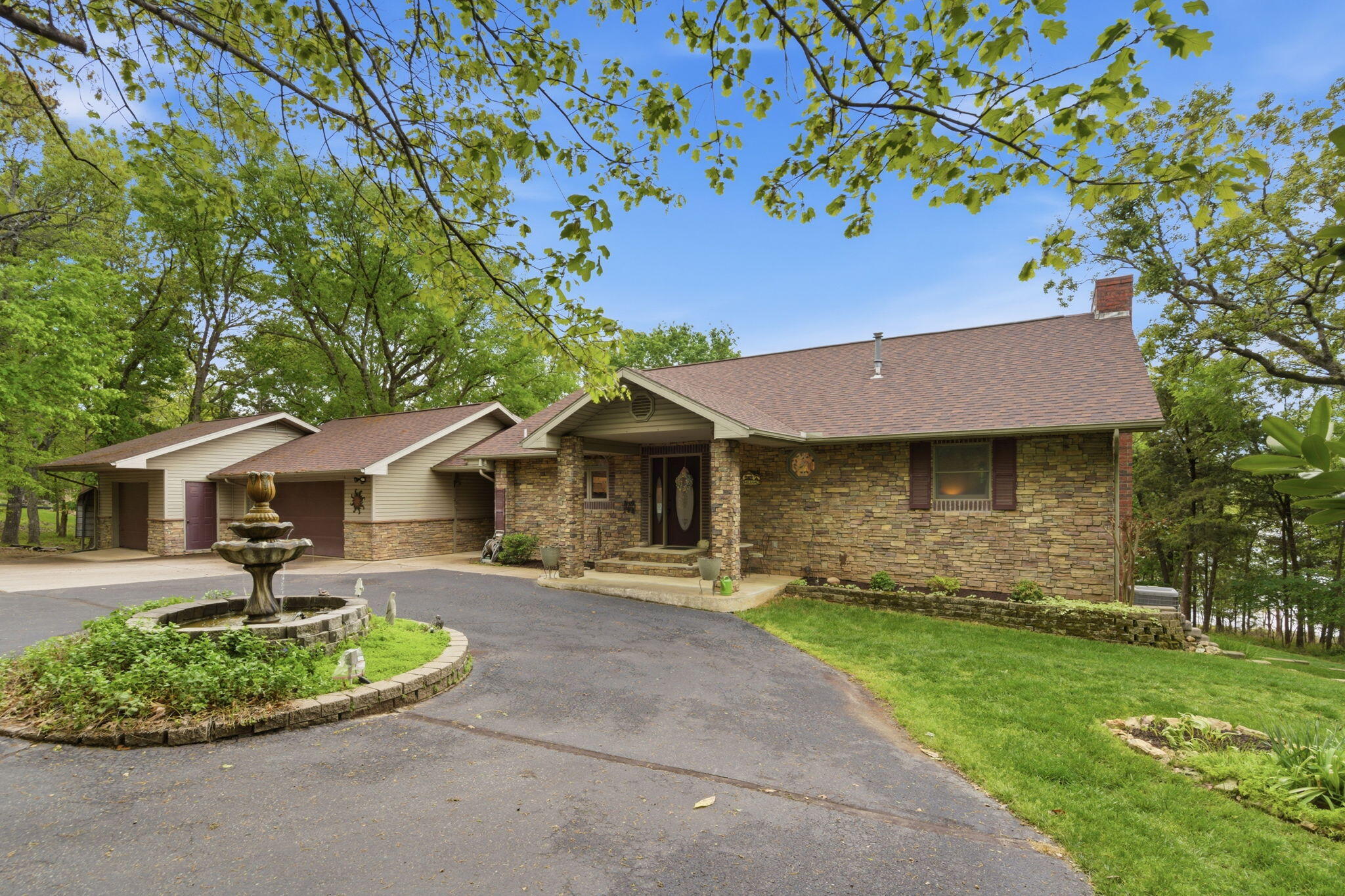 1841 Lake Bluff Drive, Reeds Spring, MO 65737