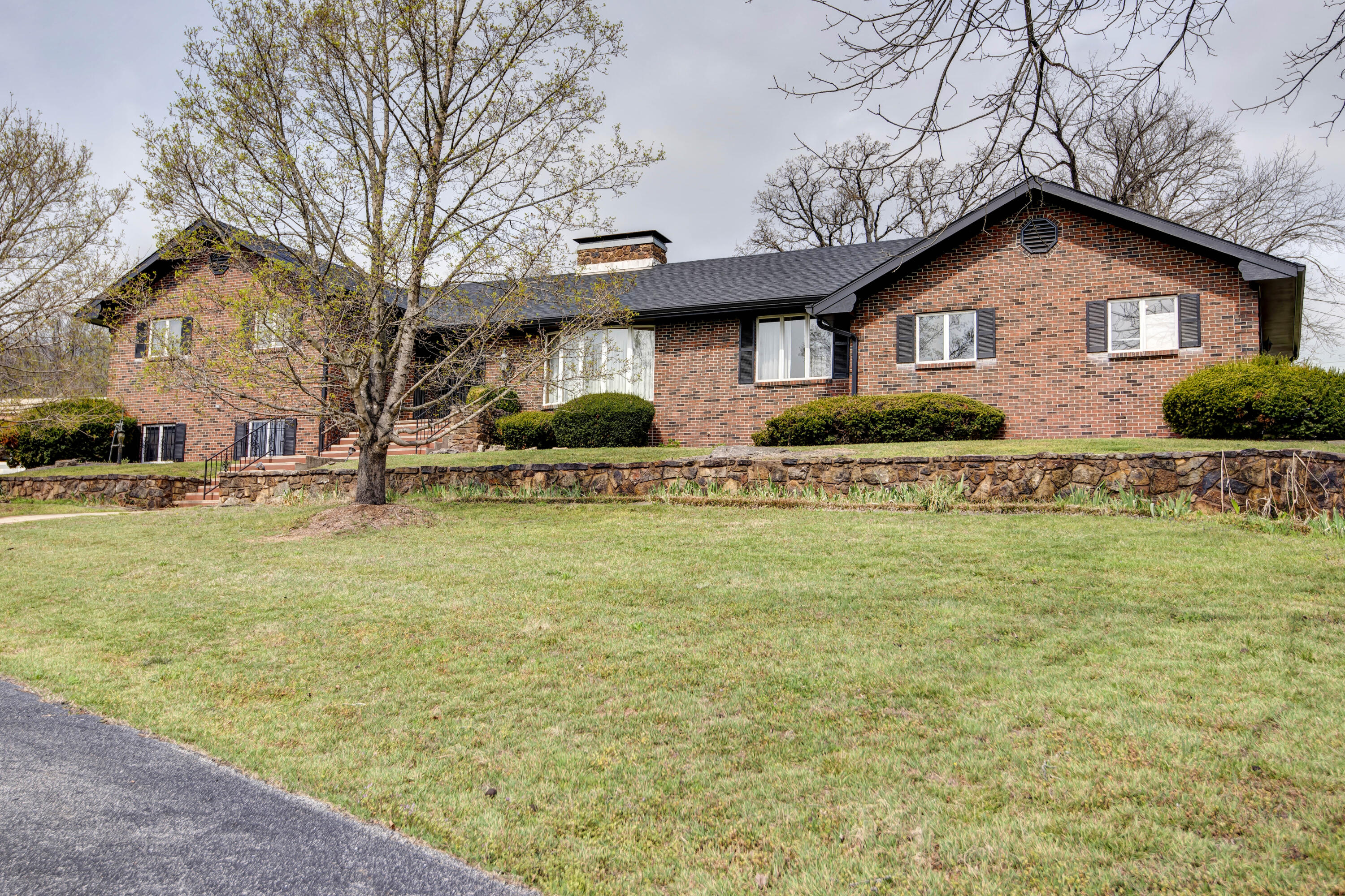4897 N Farm Road 141 — photo
