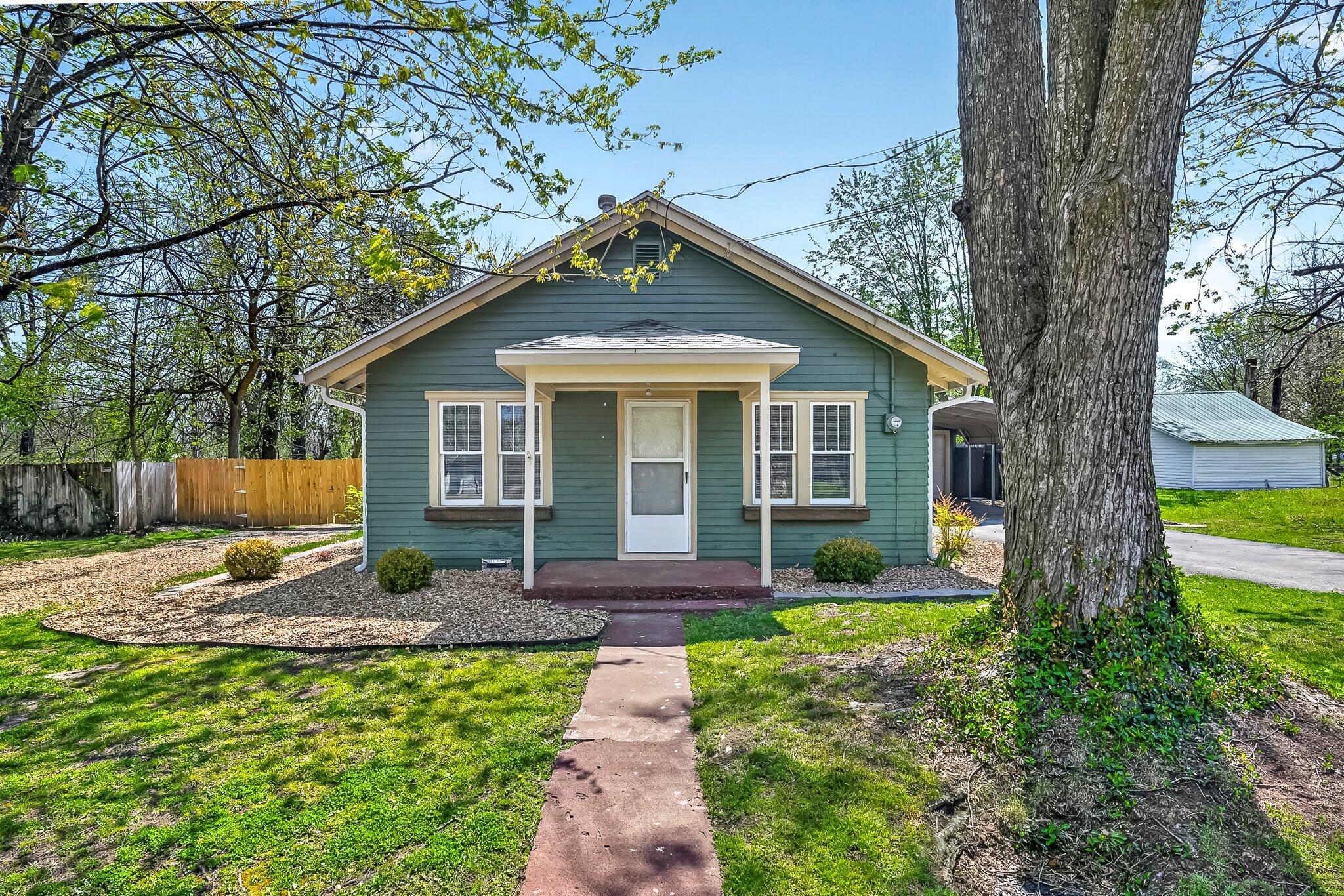 310 W Lawrence Street — photo