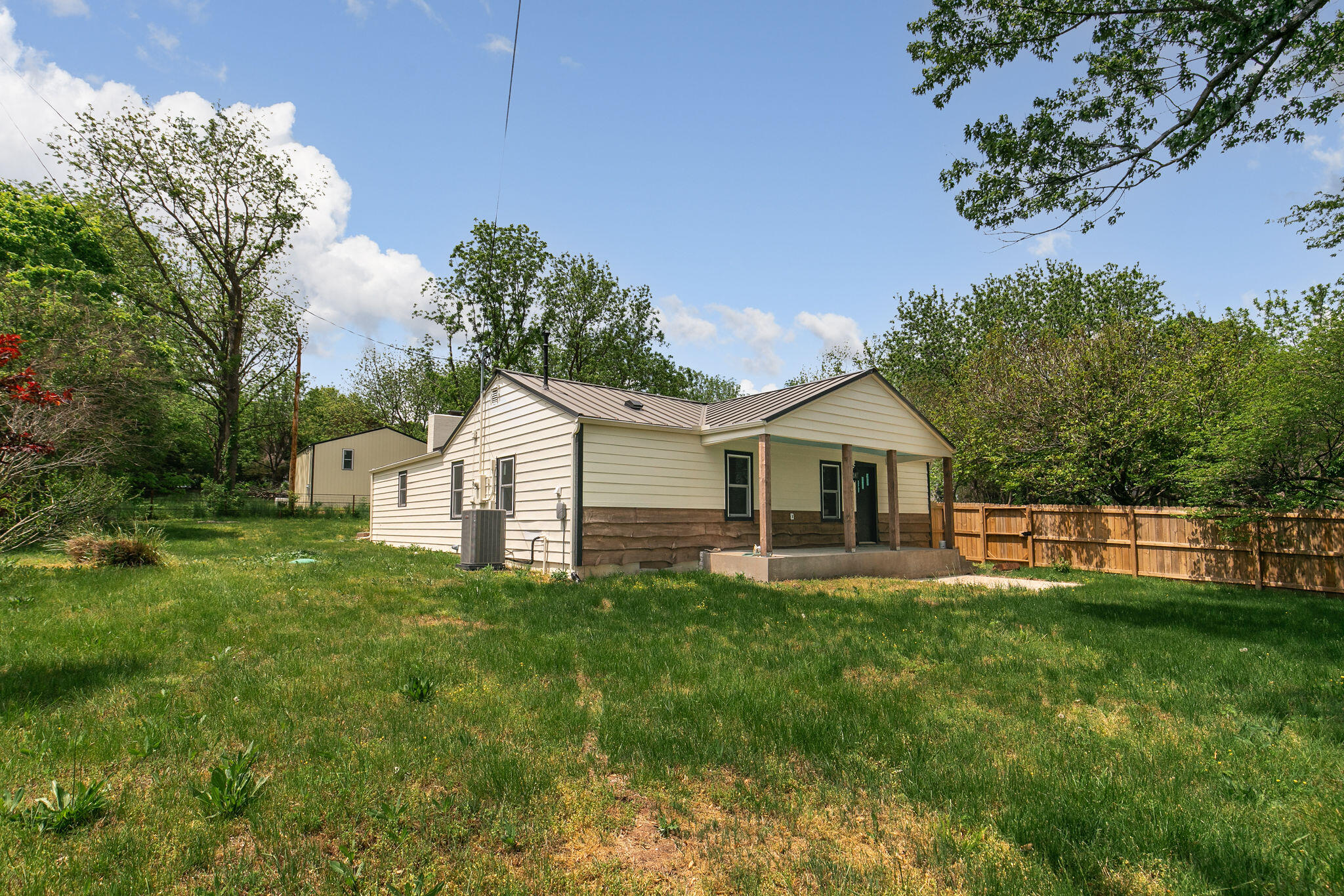 2031 N Farm Rd 197 — photo