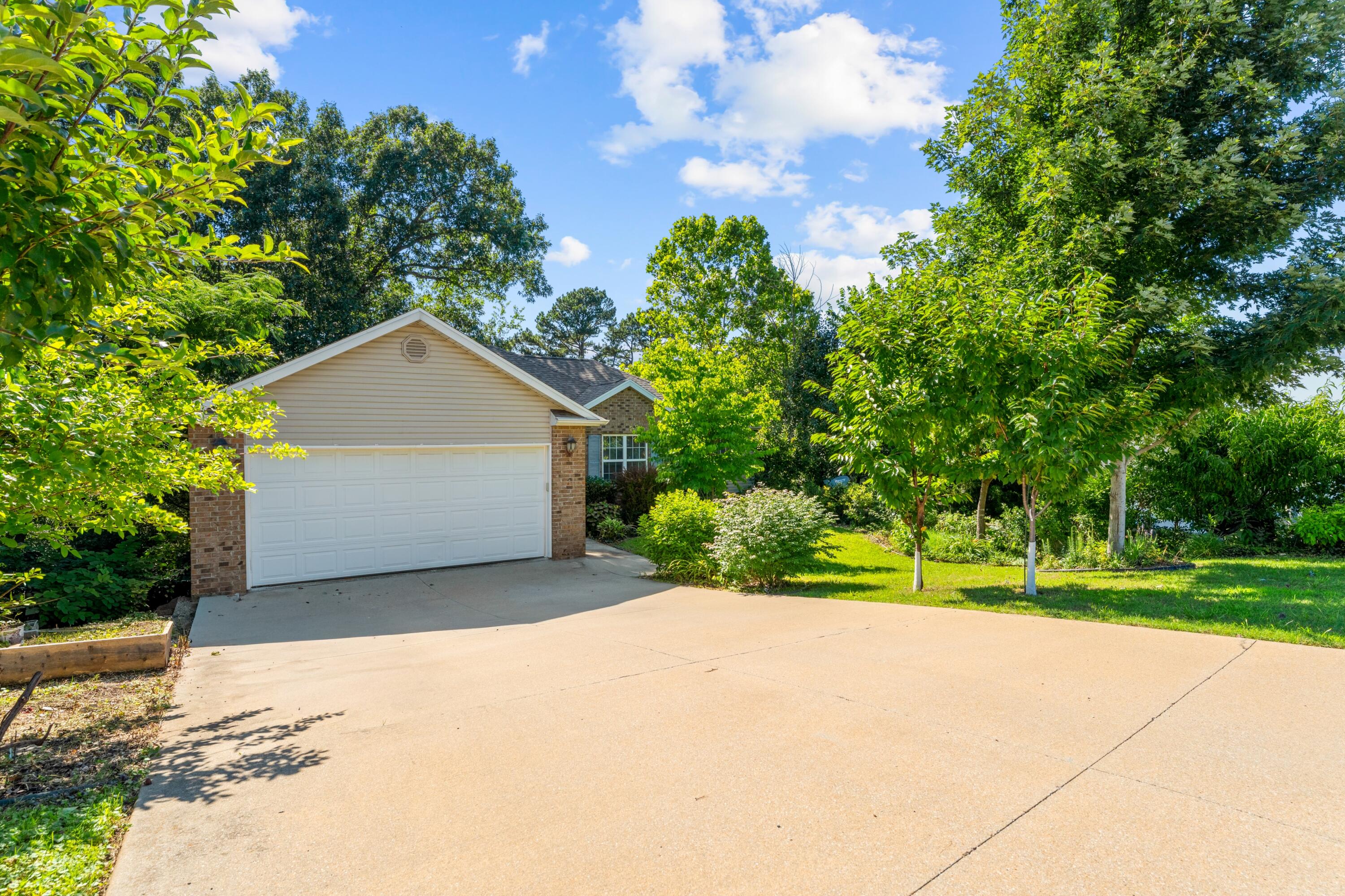 145 Lillian Lane — photo