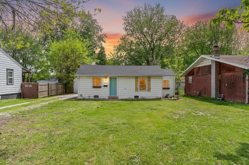 1536 E Whiteside Street — photo