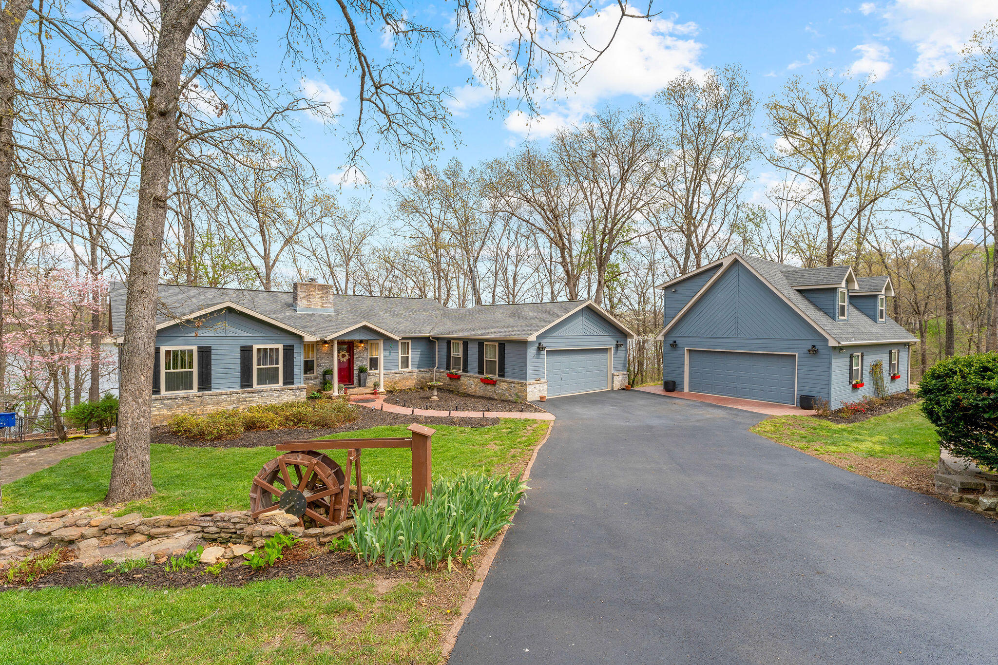 26884 Pine Bluff Lane — photo