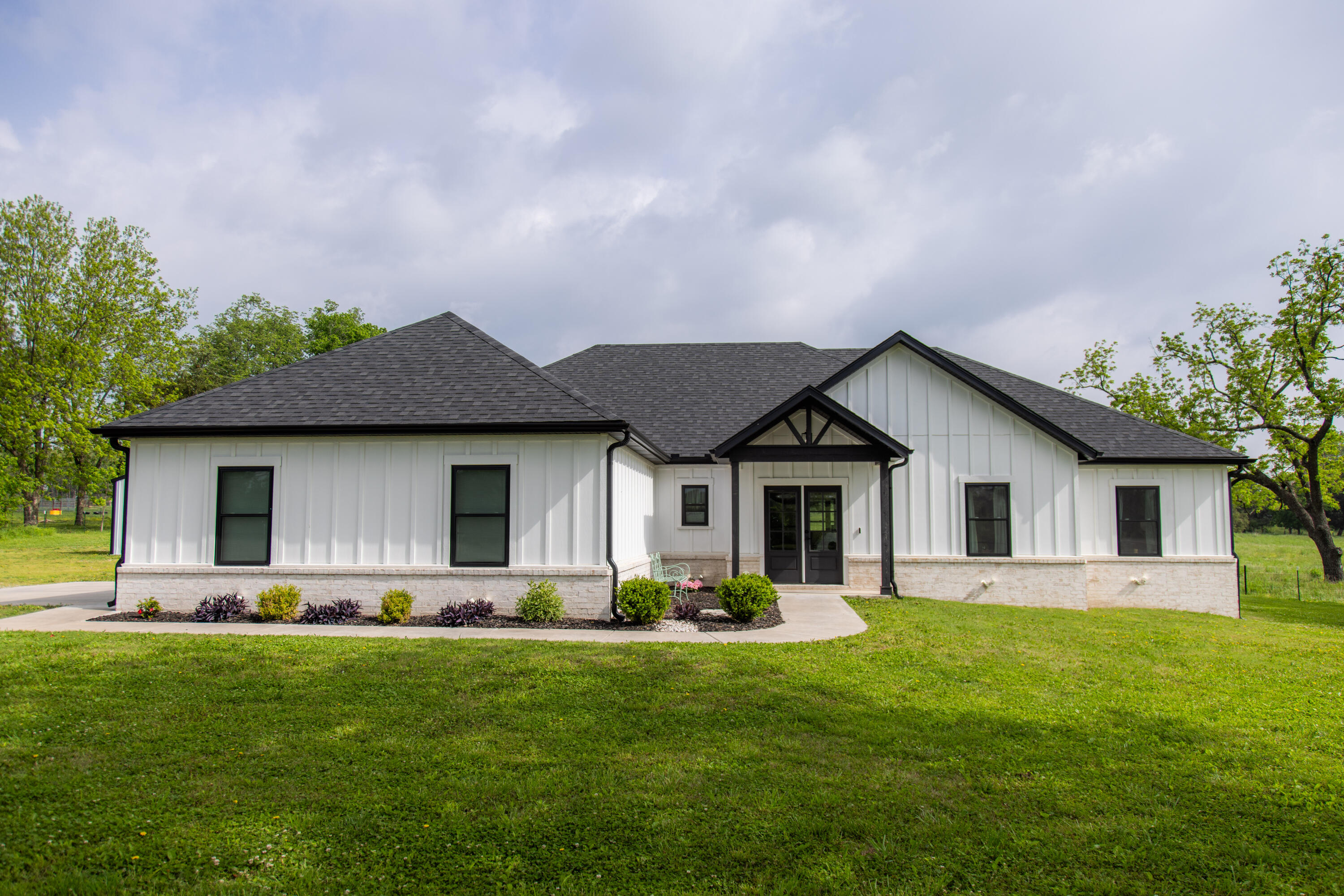 1213 W Pineville Road — photo
