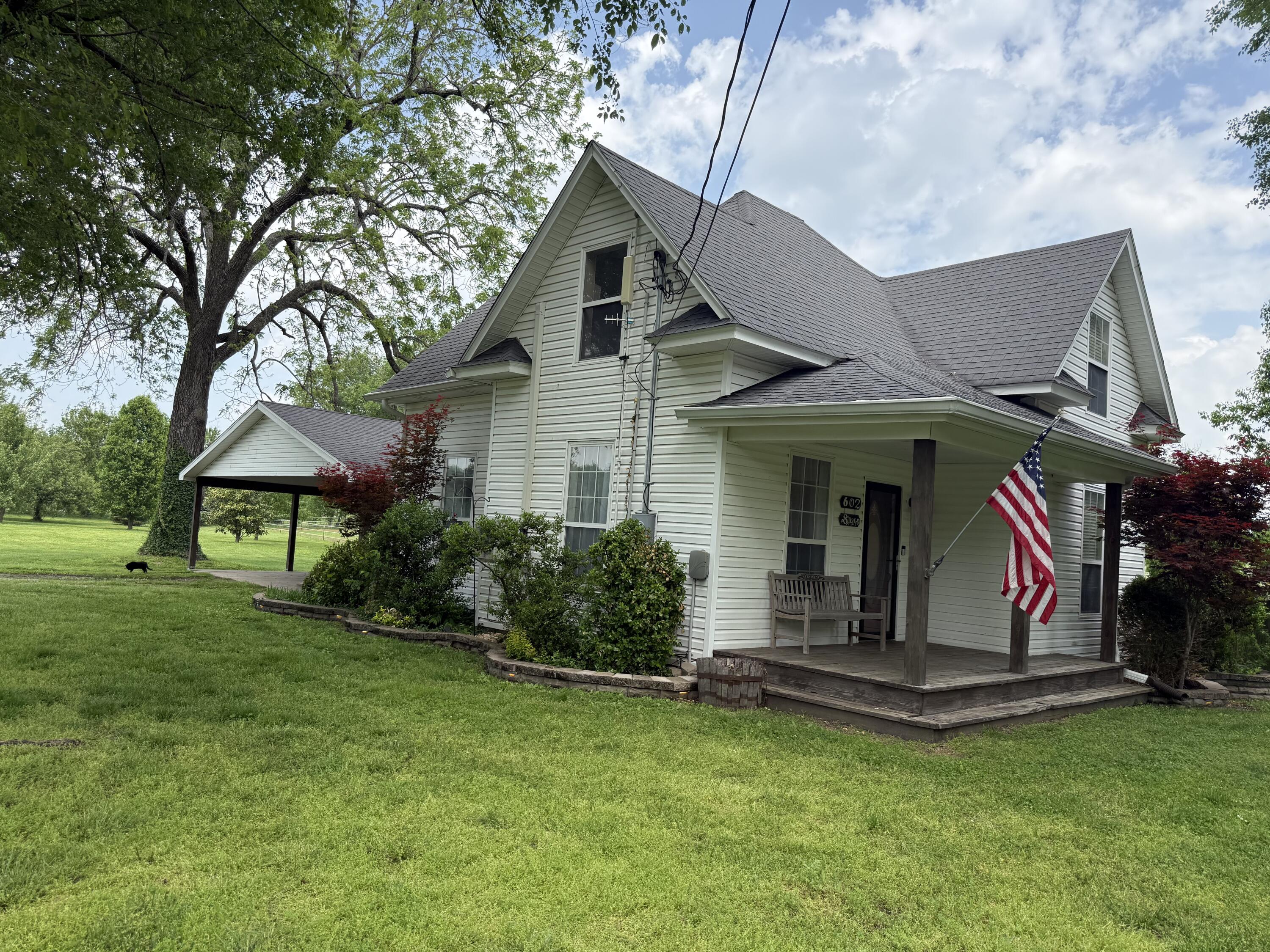 602 E Sanders Street — photo