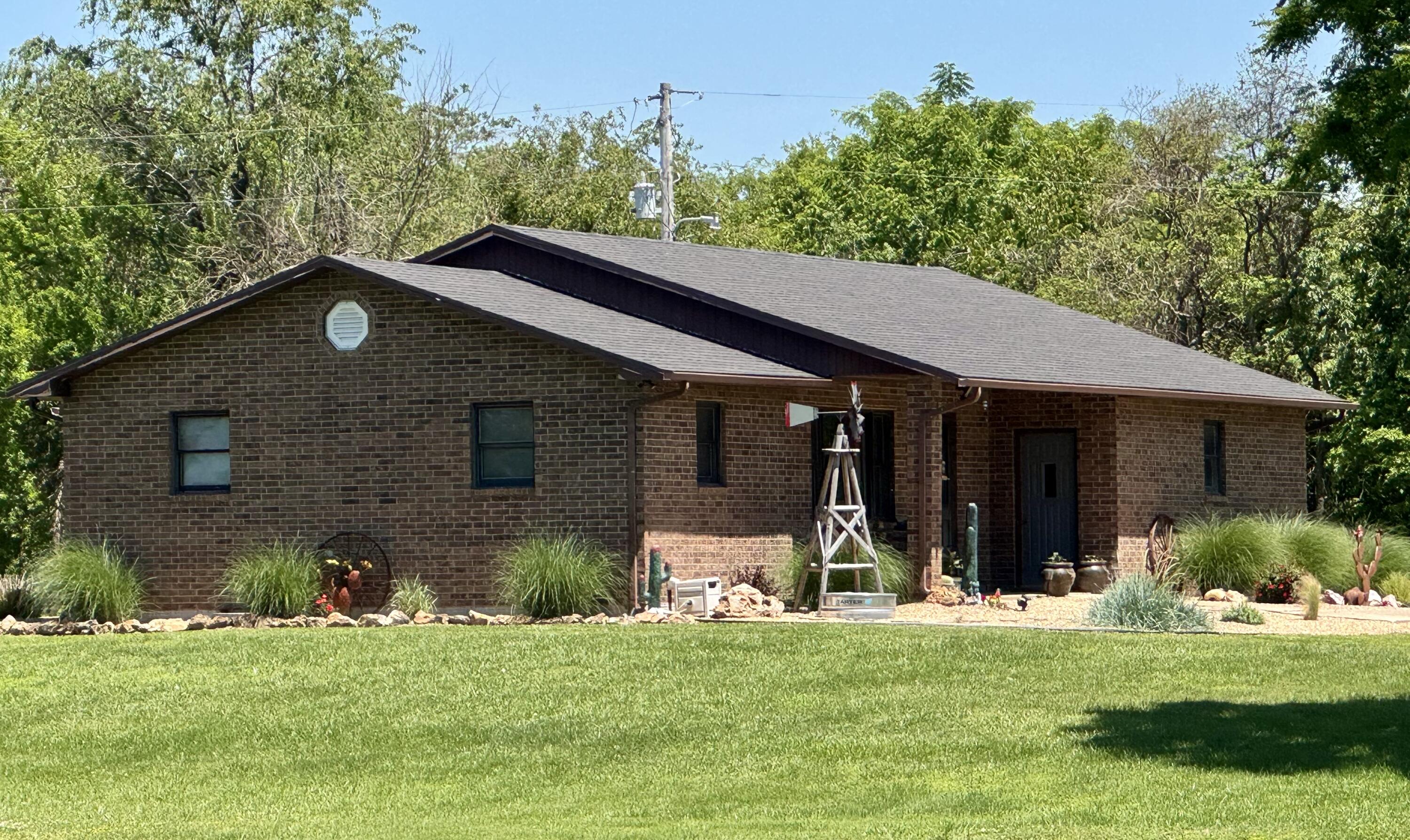 18368 Lawrence 2100 — photo