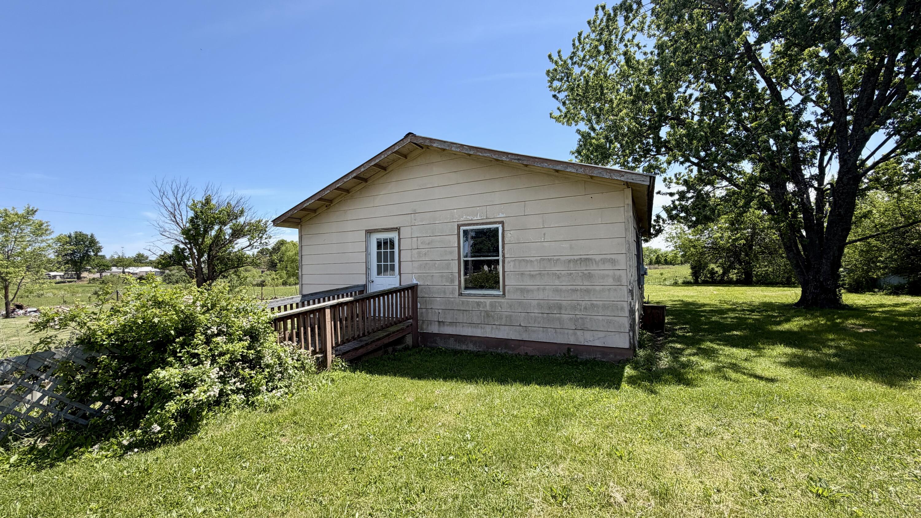 10308 E Business 60 — photo