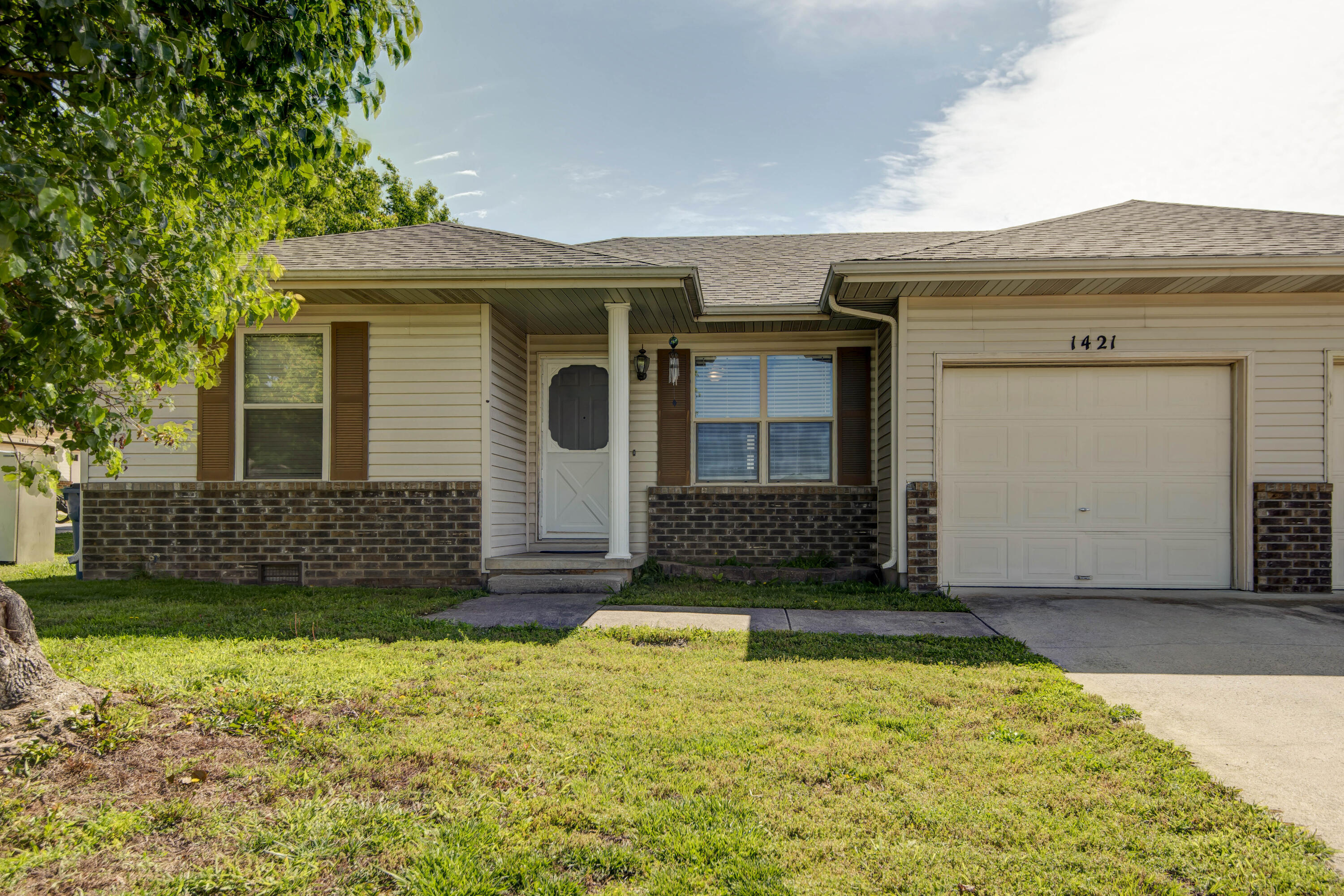1421 W Rainey Street — photo