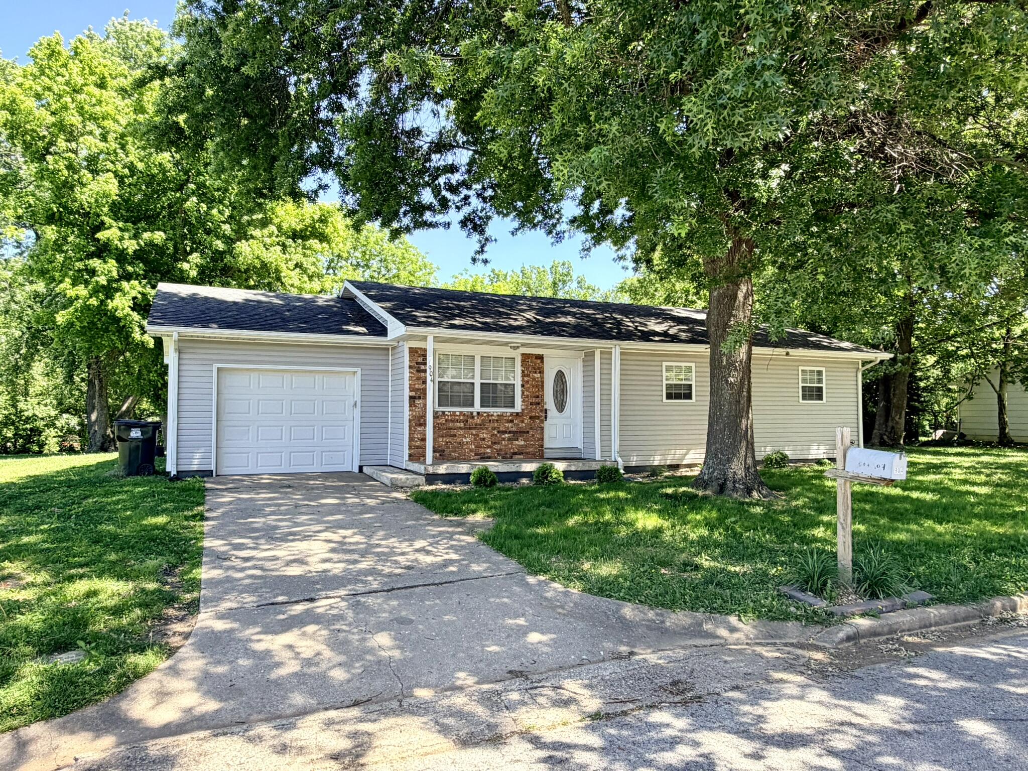 904 S Oak Ridge Drive — photo