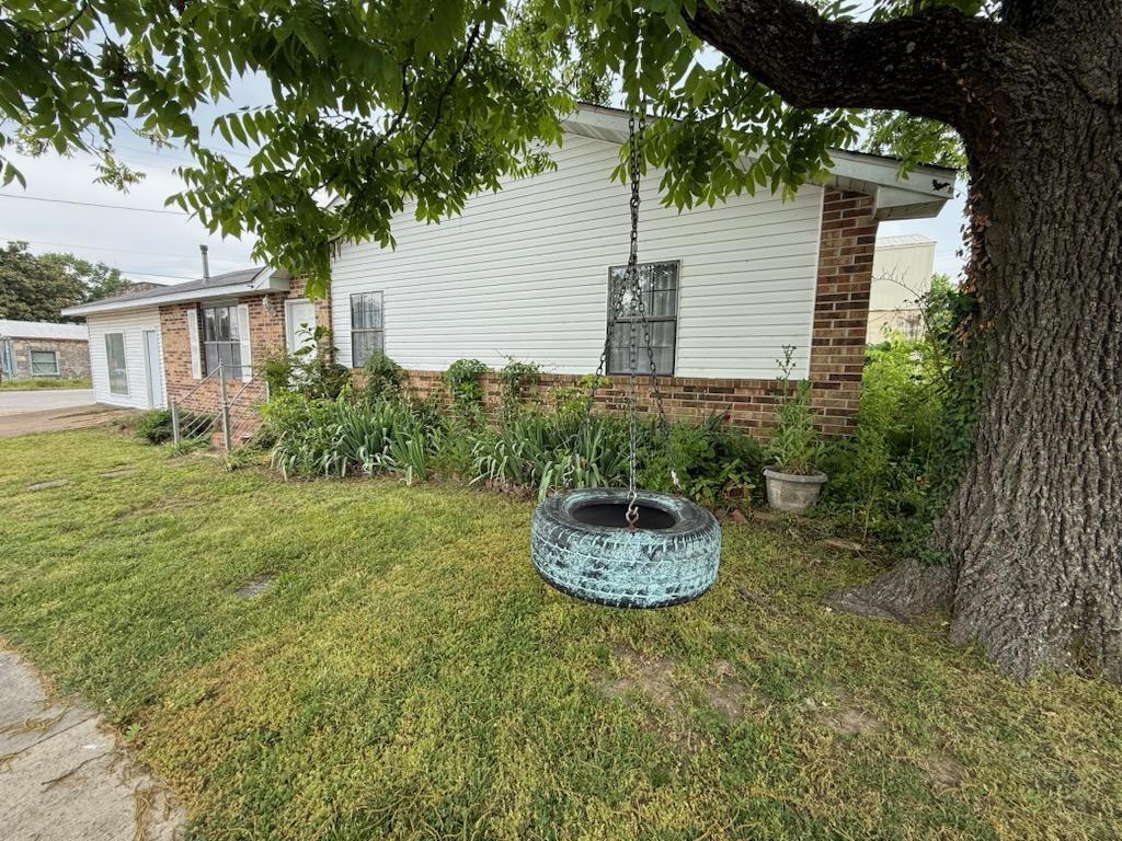 301 Luyster Street — photo