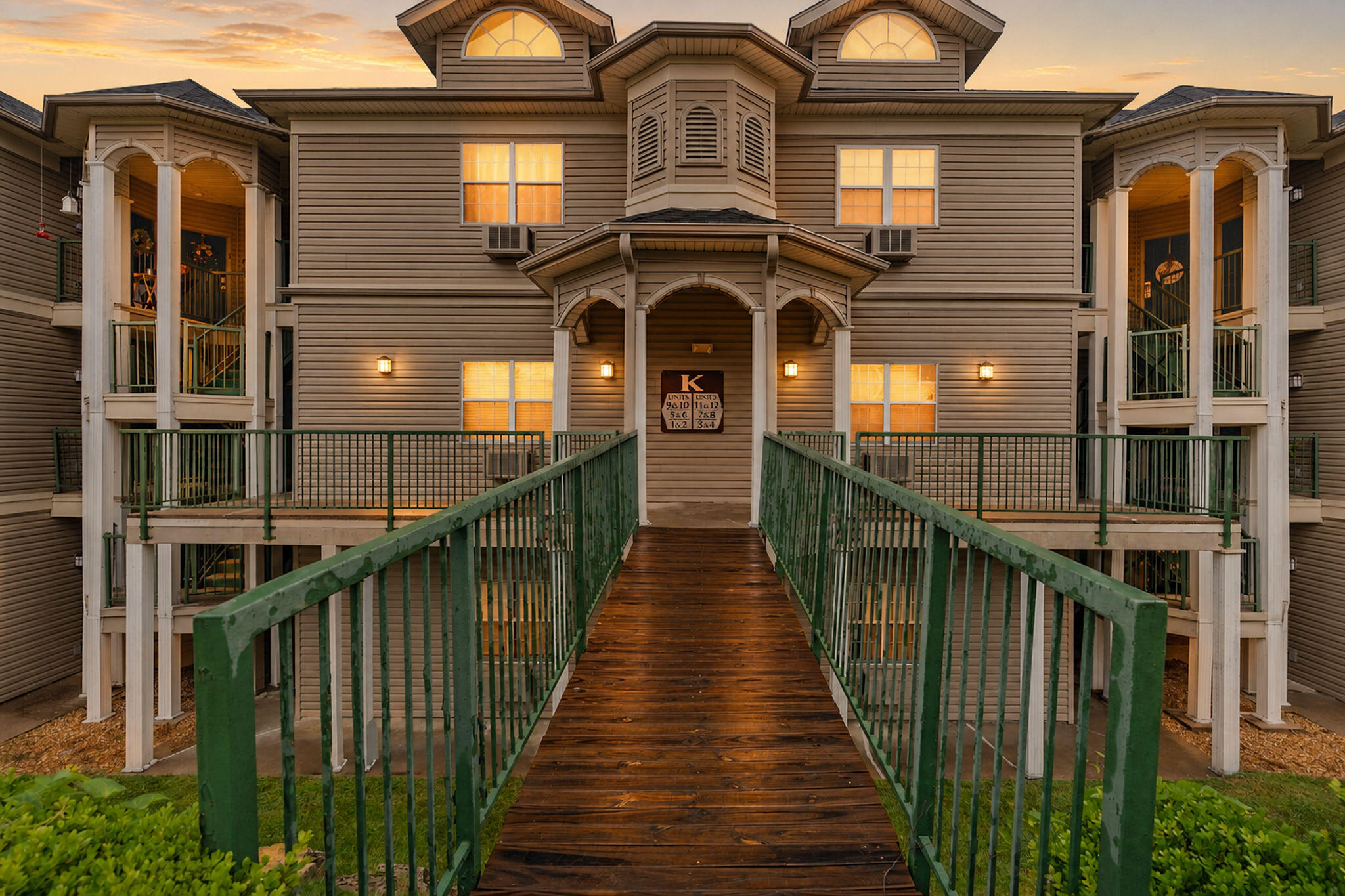 835 Fairview Street 4 — photo