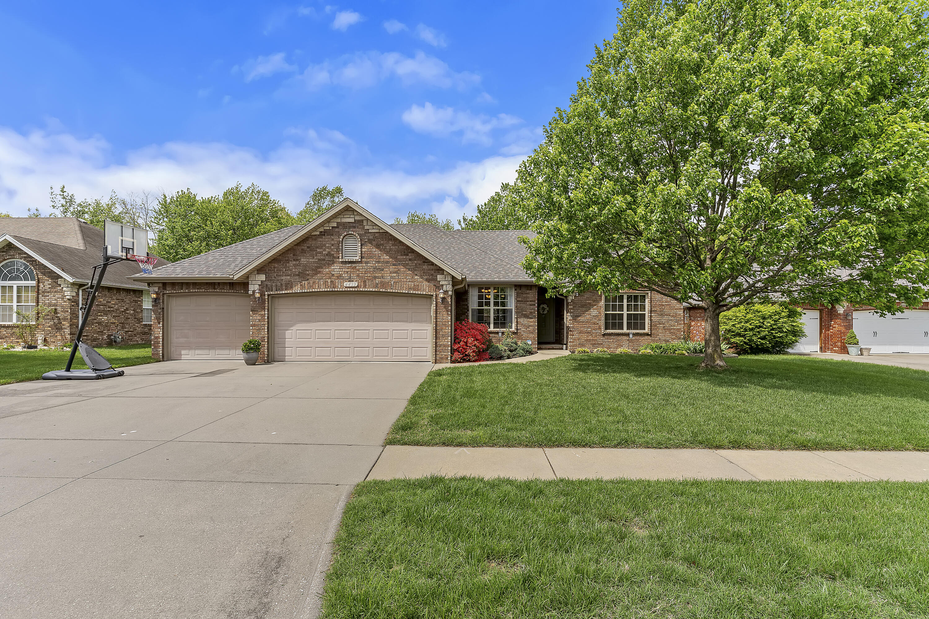 4433 S Appleton Drive, Springfield, MO 65810