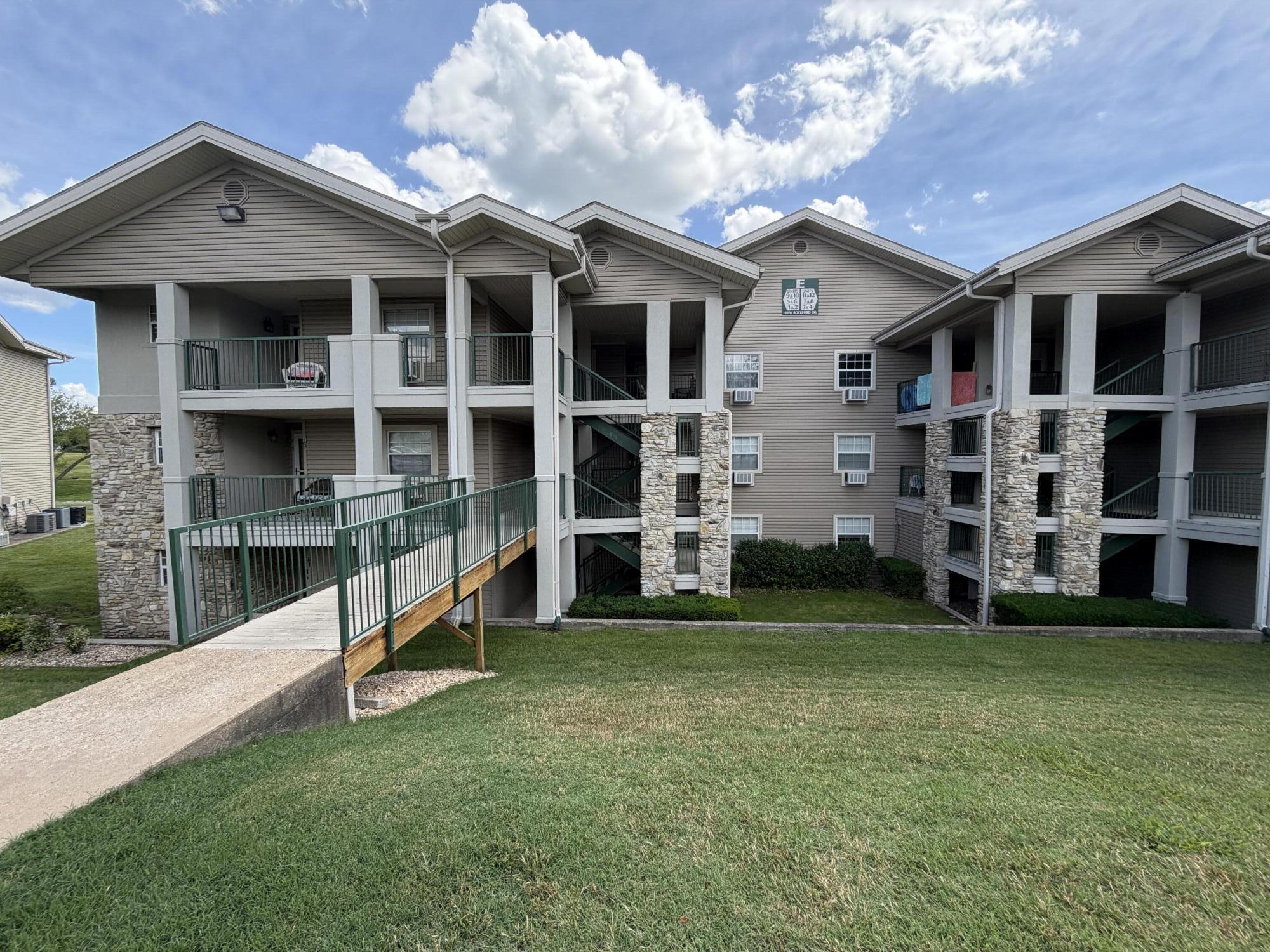 150 W Rockford Drive E2 — photo