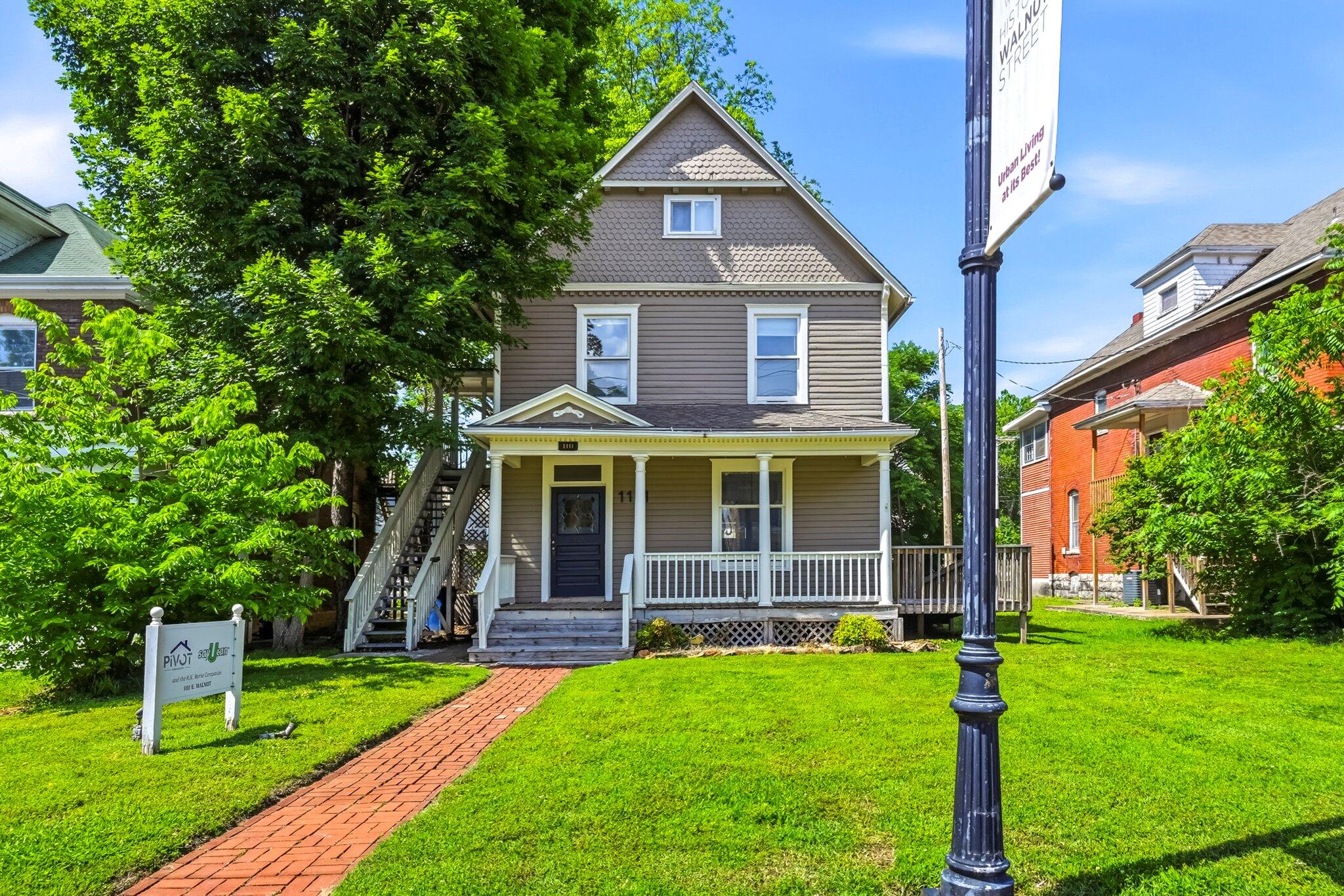 1111 E Walnut Street — photo