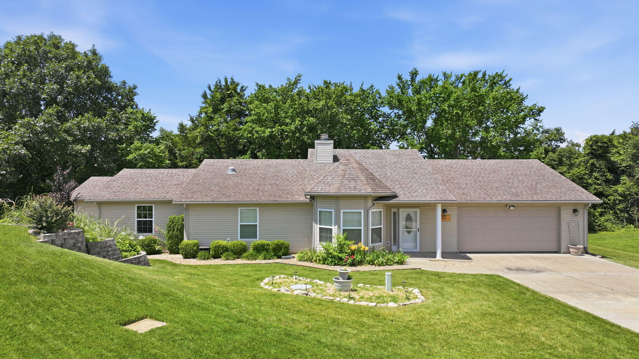 67 Starrville Place, Reeds Spring, MO 65737 — photo 2