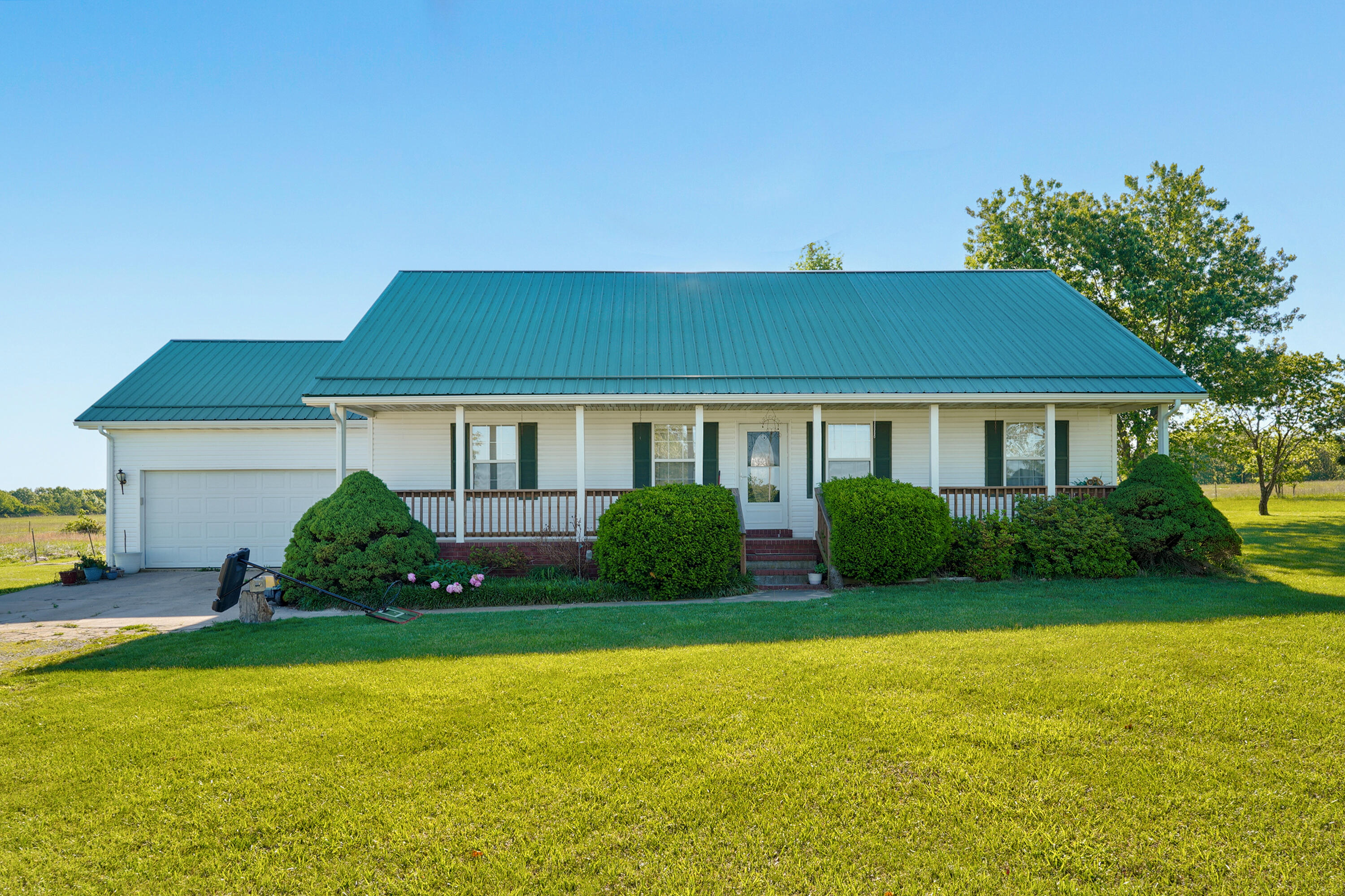 188 Plainview Drive — photo