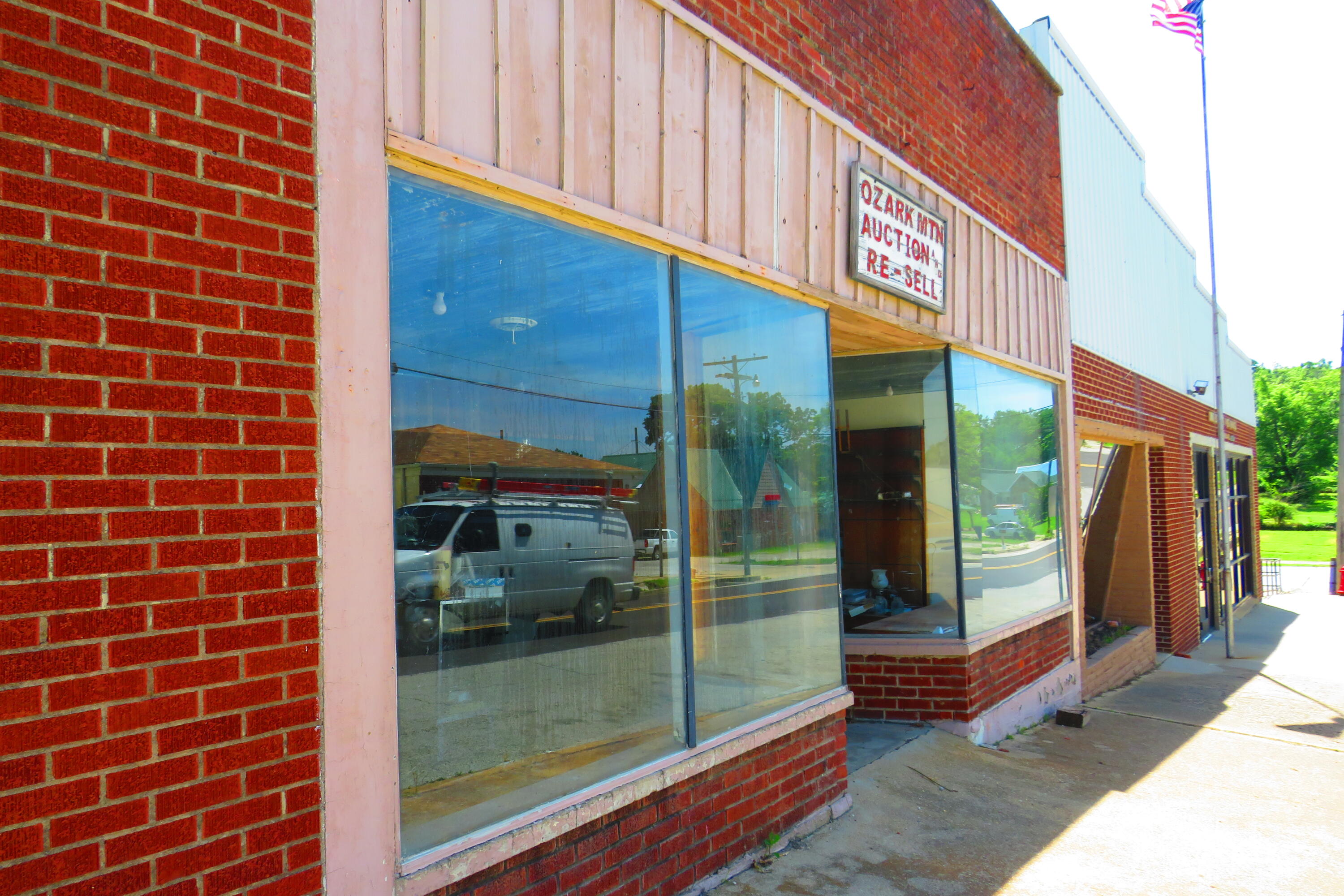 310 E Commercial Street — photo