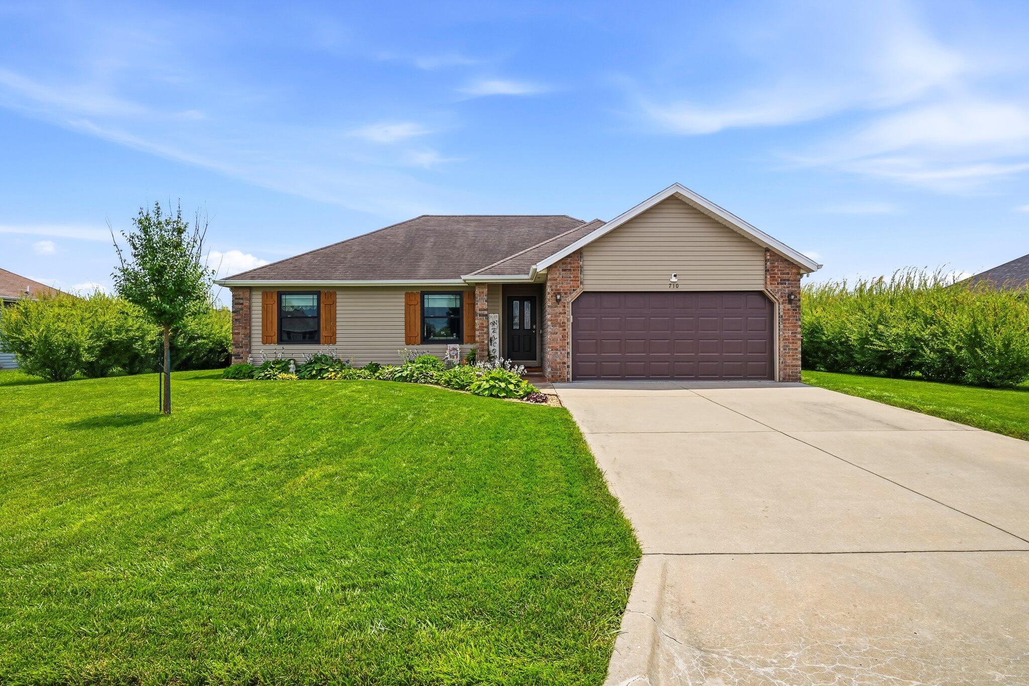 710 W Lexington Circle — photo
