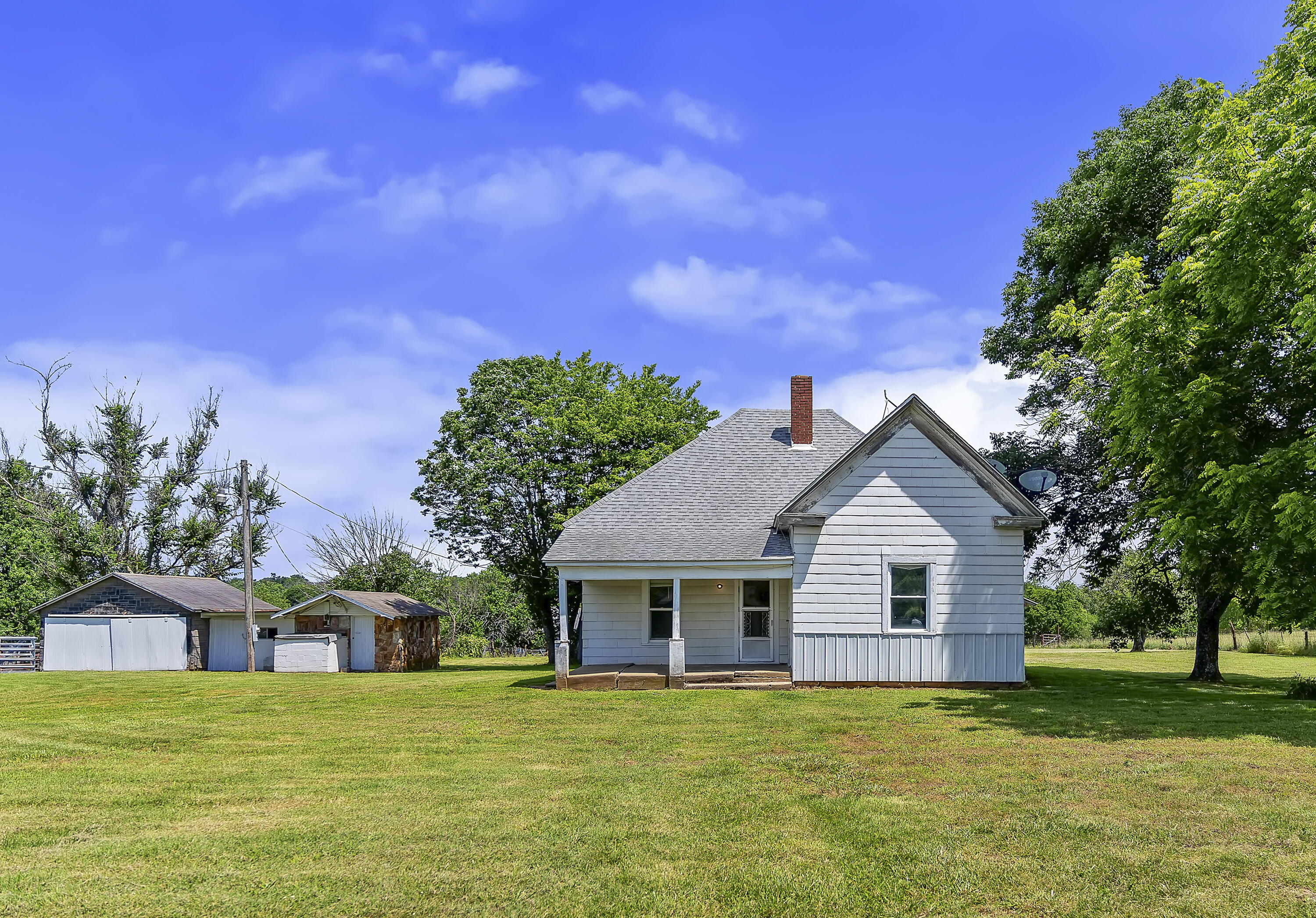 8527 W Farm Road 76 — photo