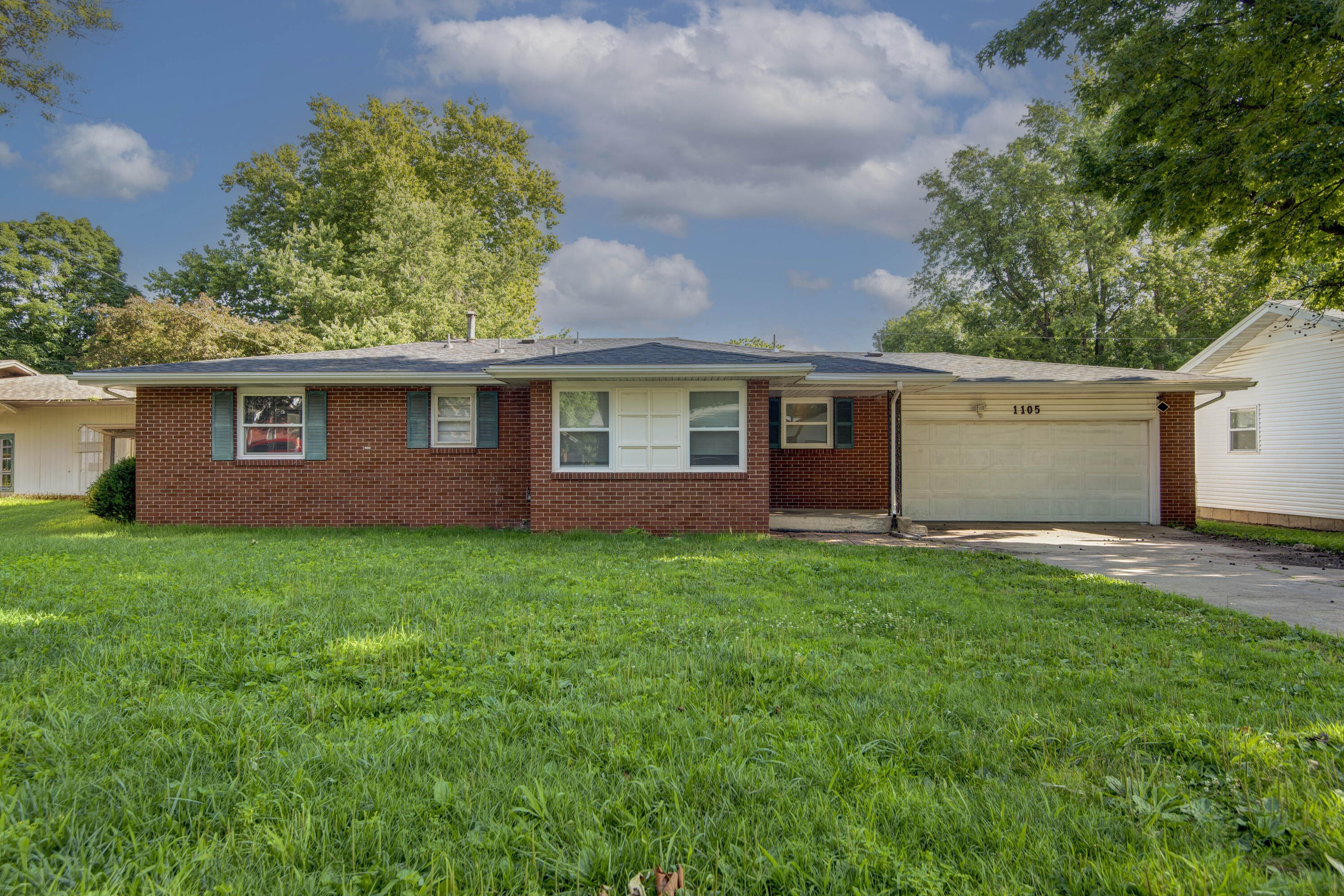 1105 E Edgewood Street — photo