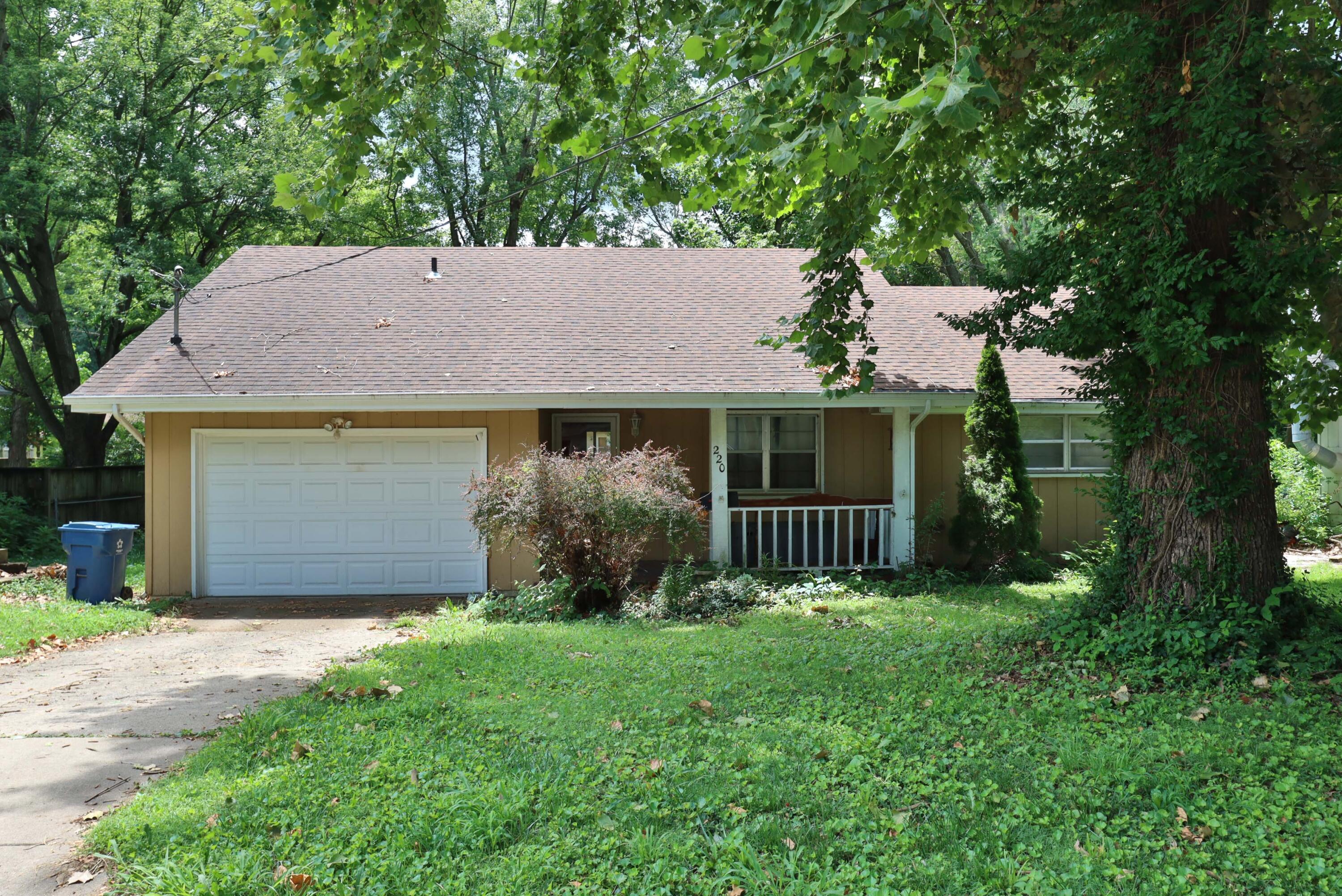 220 E Berkeley Street, Springfield, MO 65807 — photo 2