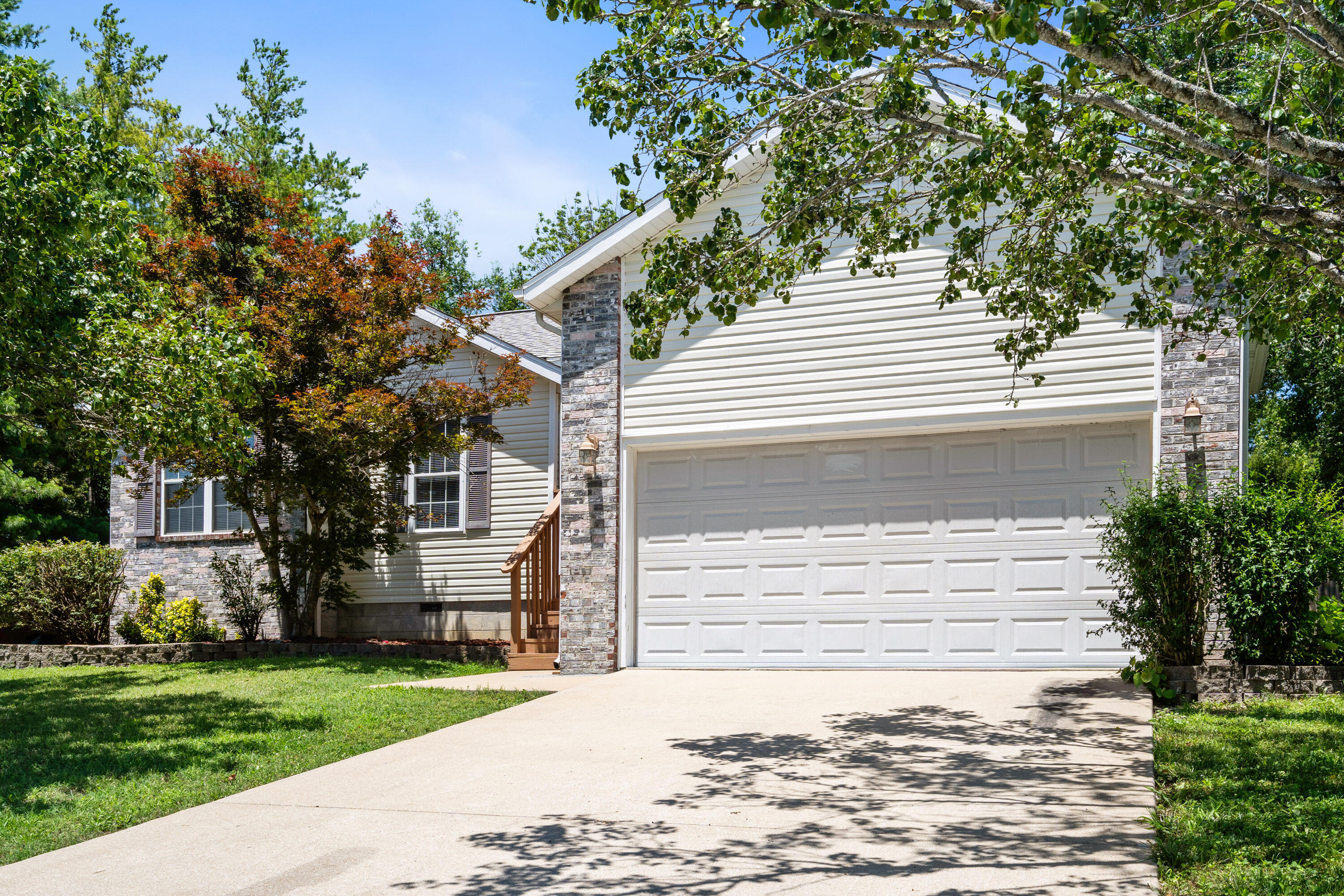 166 Teresa Terrace — photo