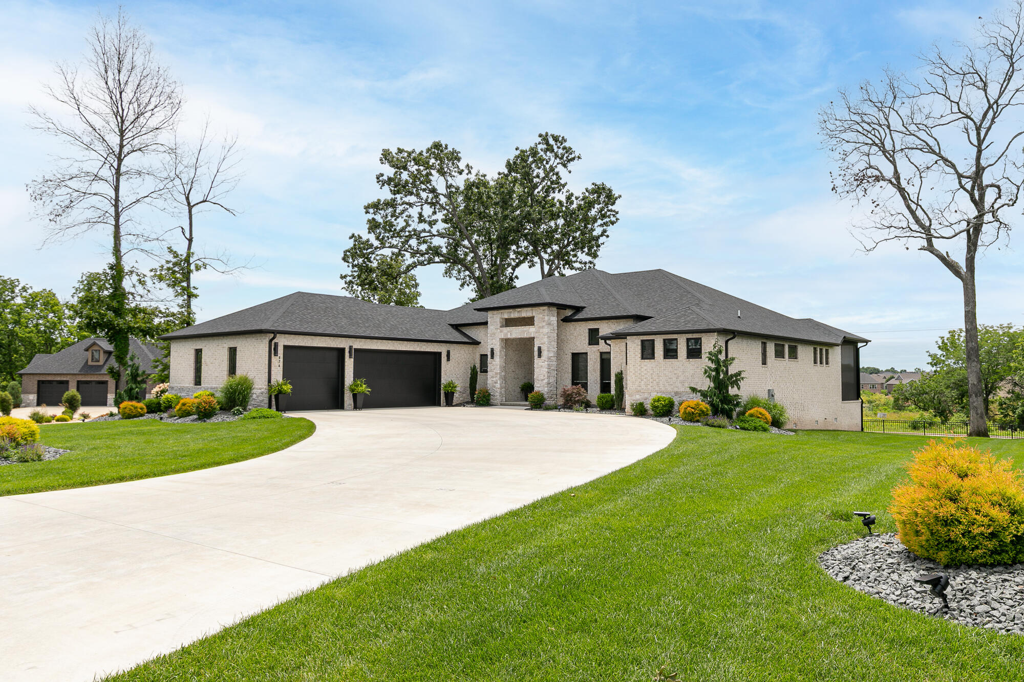 874 E Kenmare Court — photo