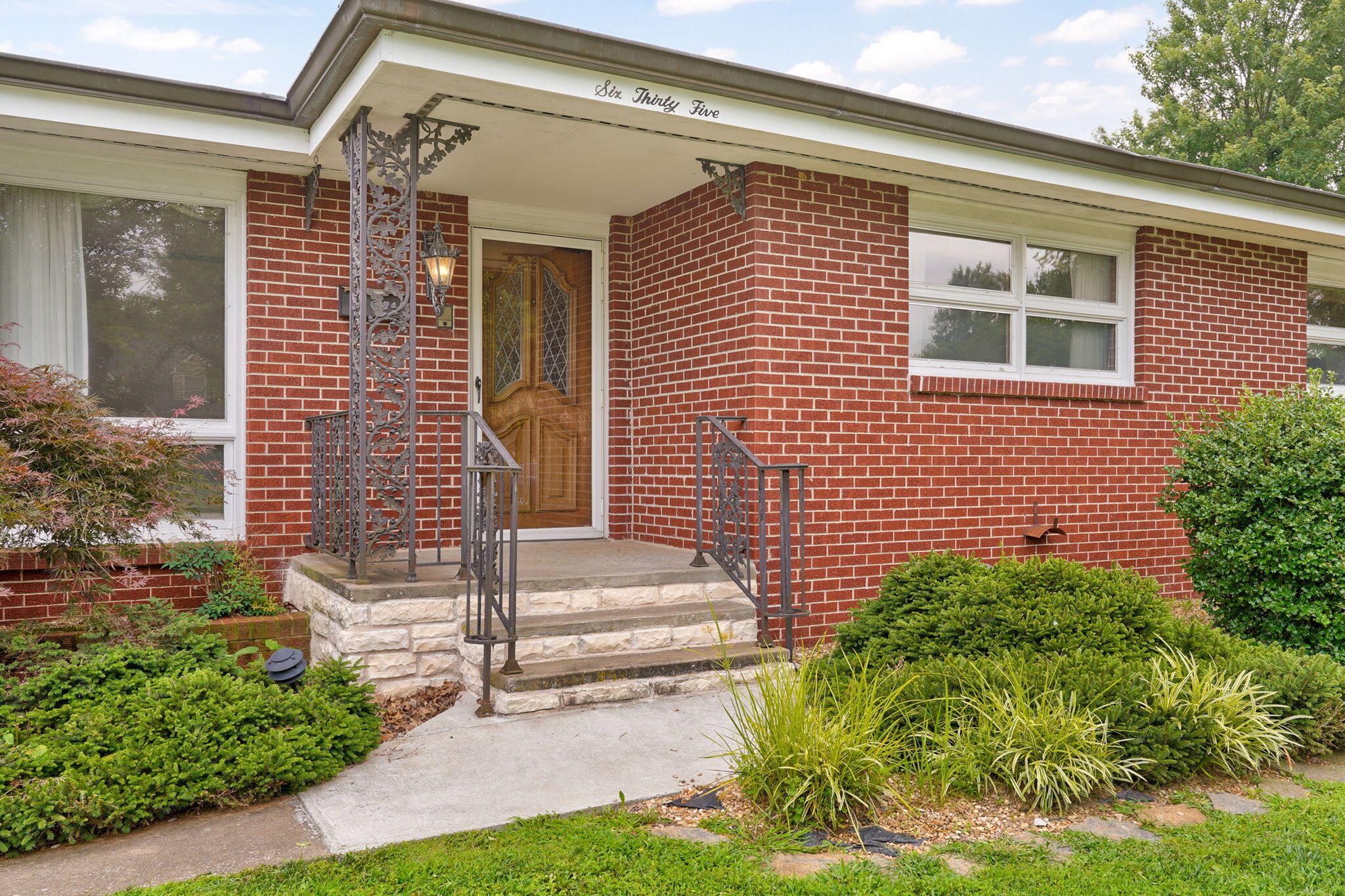 635 Valley View Drive — photo