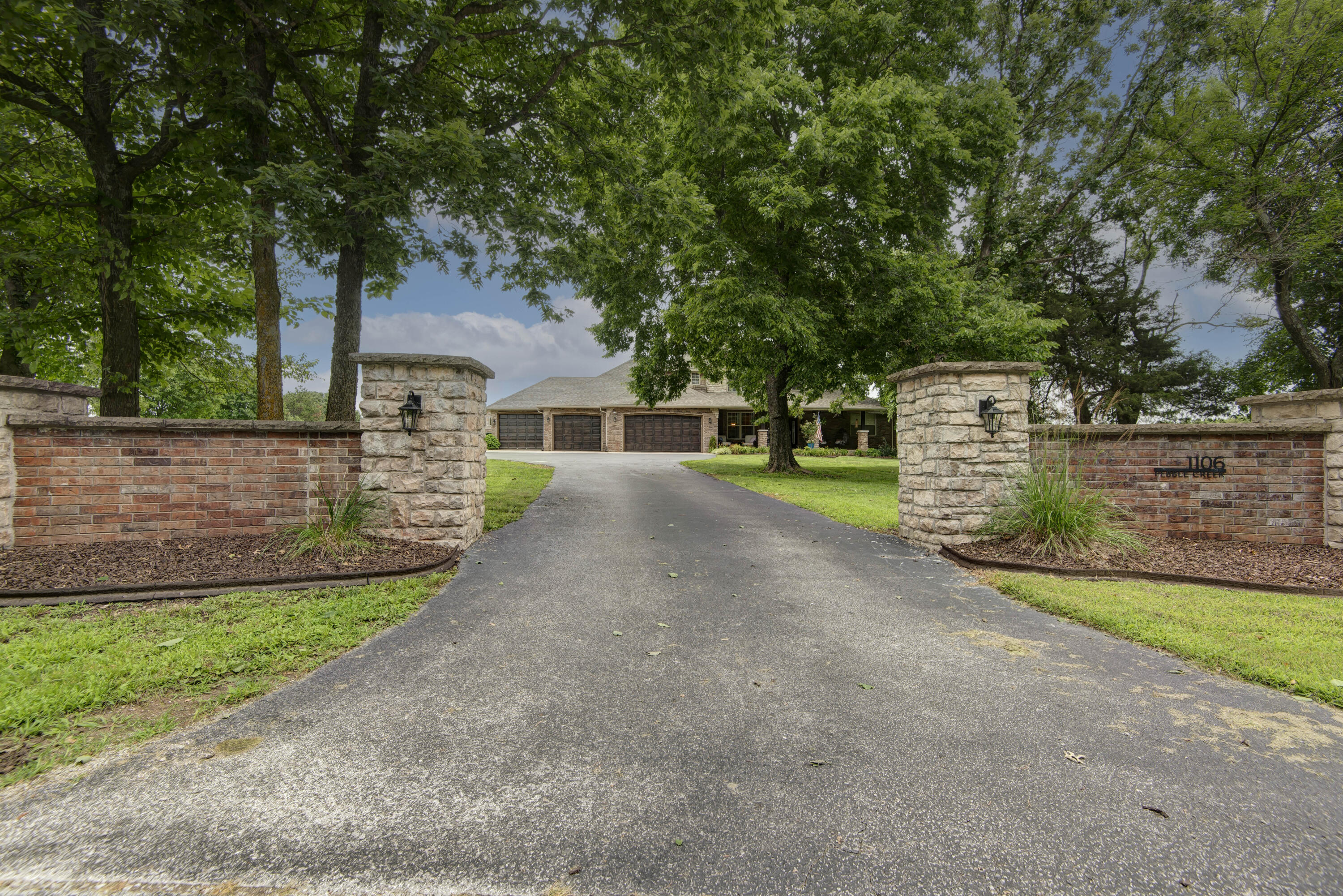1106 N Pebble Creek Drive — photo