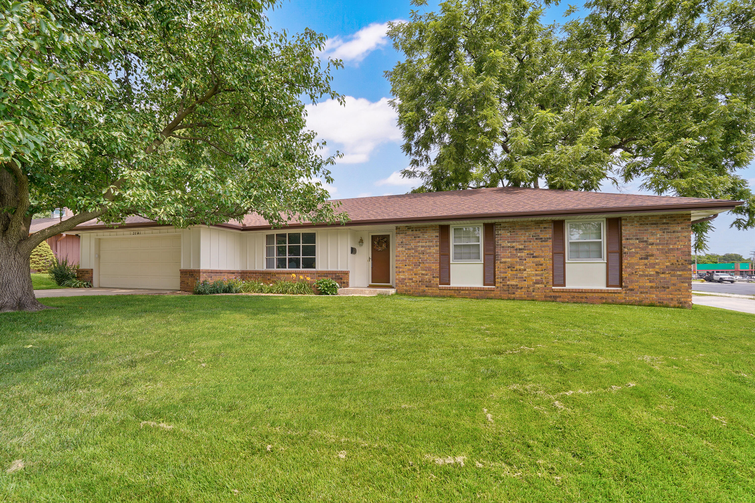 2841 E Normandy Street — photo
