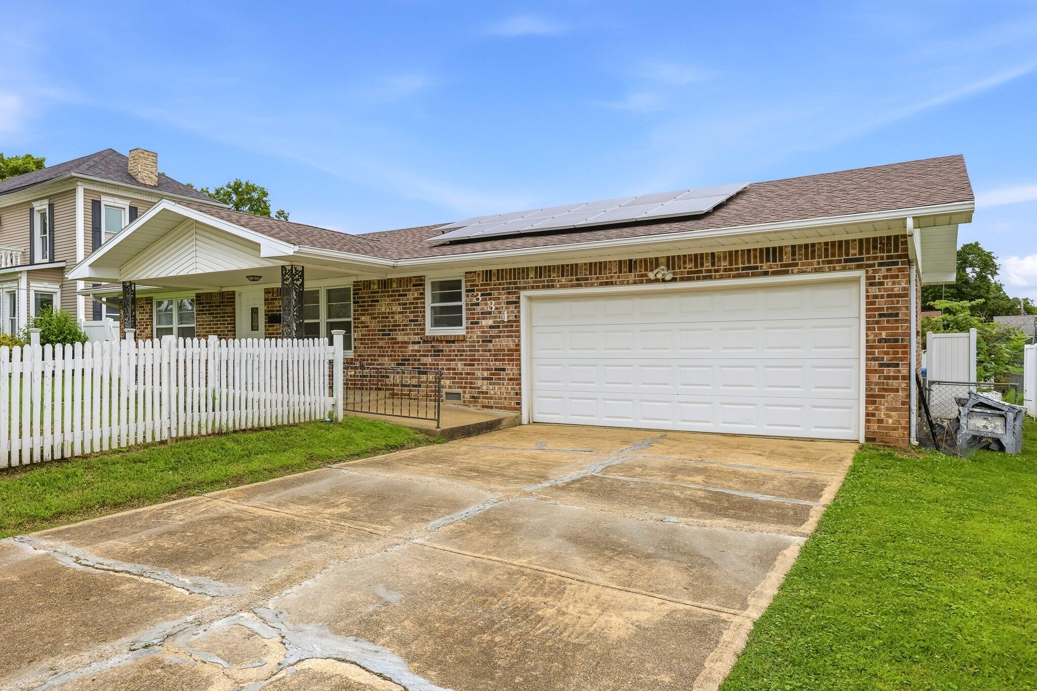 331 E Olive Street, Bolivar, MO 65613 — photo 3