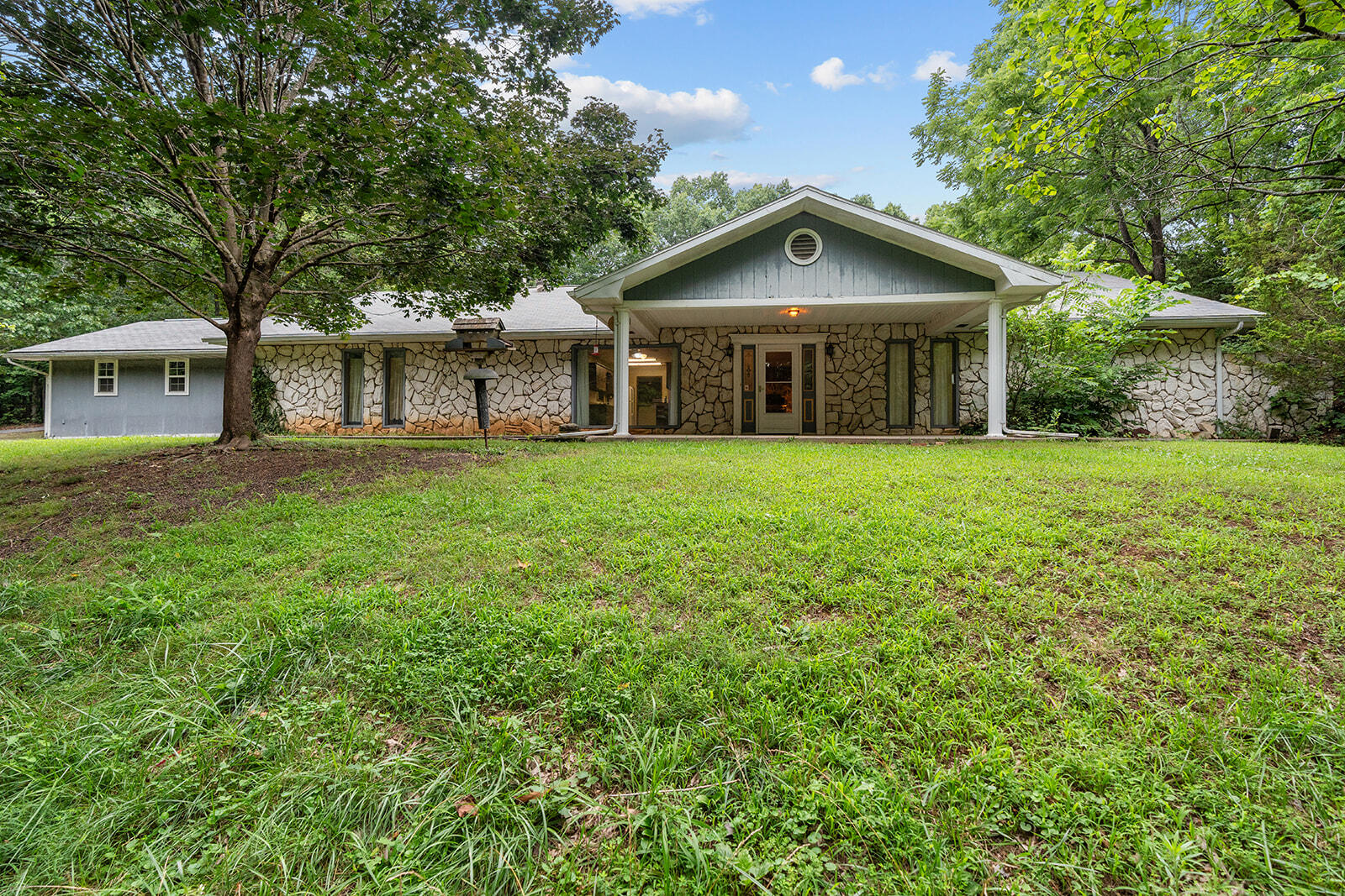 612 Stoneshire Drive — photo