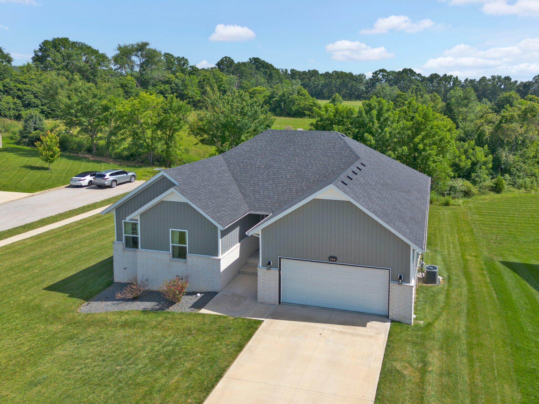 564 Delaware Court — photo