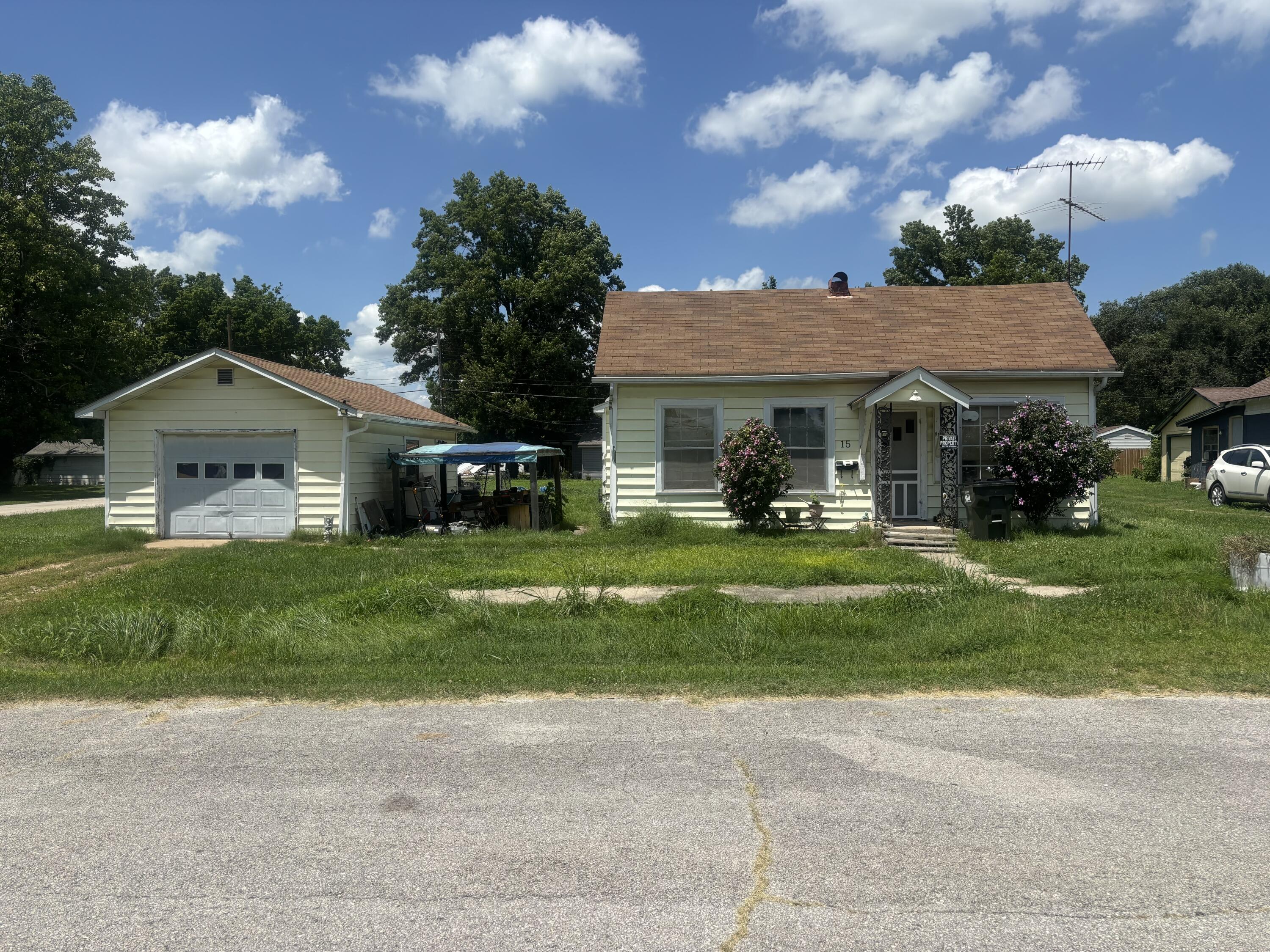 15 W Lee Street — photo