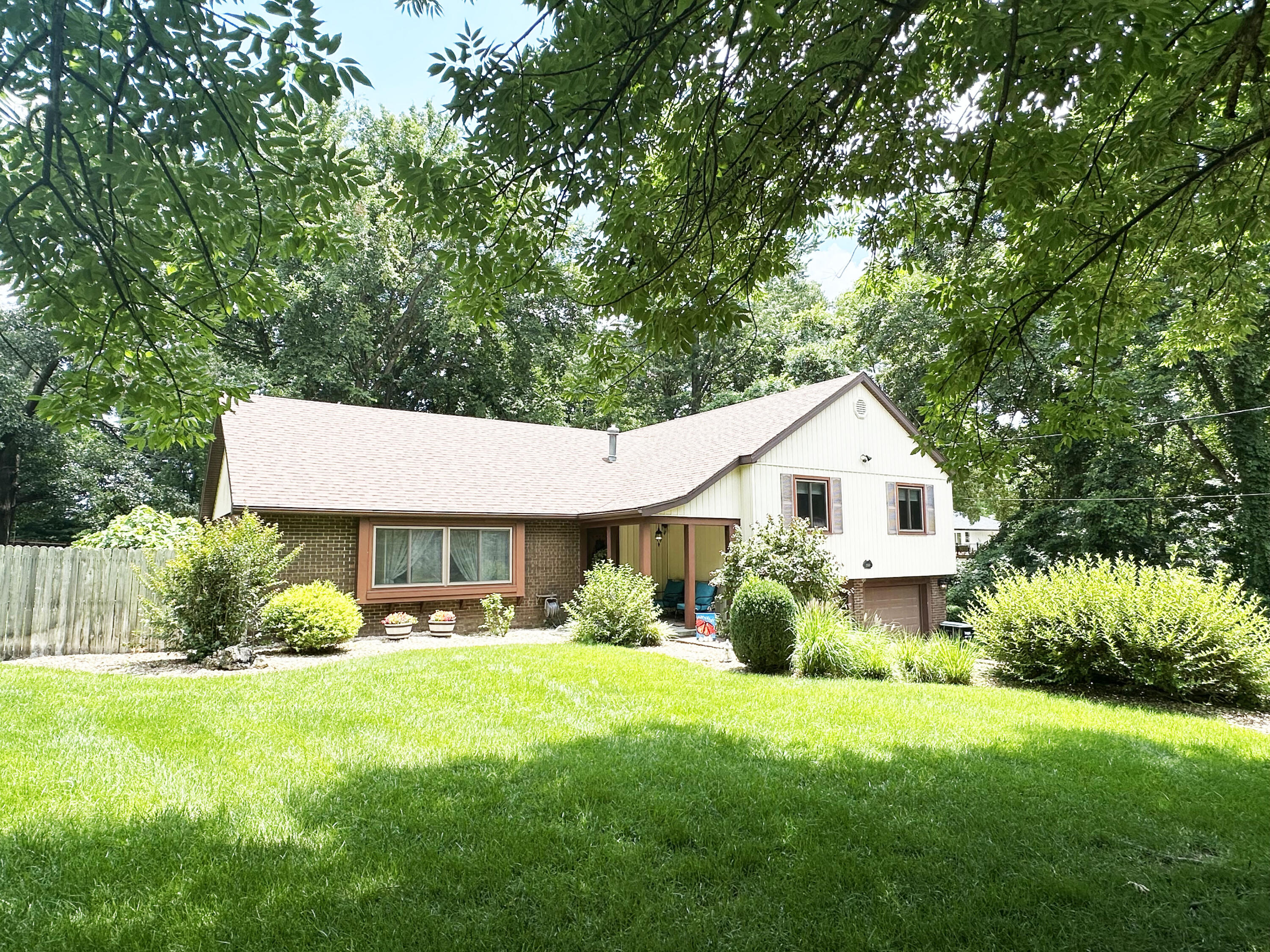 2550 E Sparkleberry Lane, Springfield, MO 65804 — photo 2
