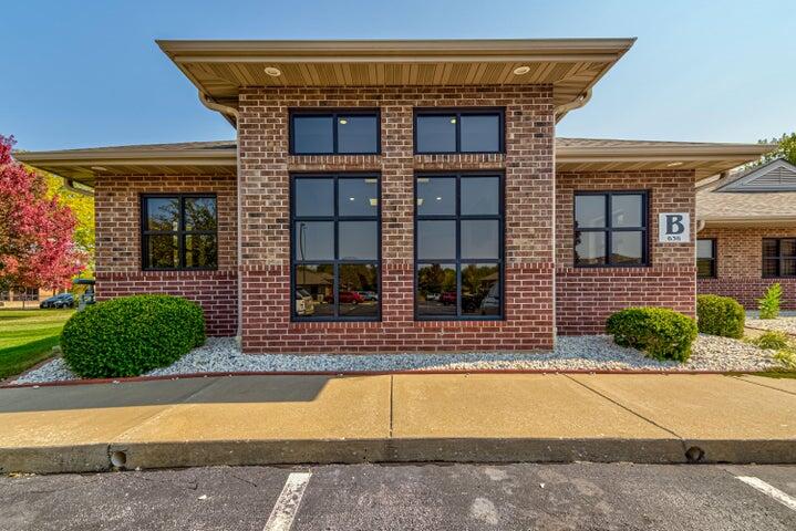 636 W Republic Road B100 — photo