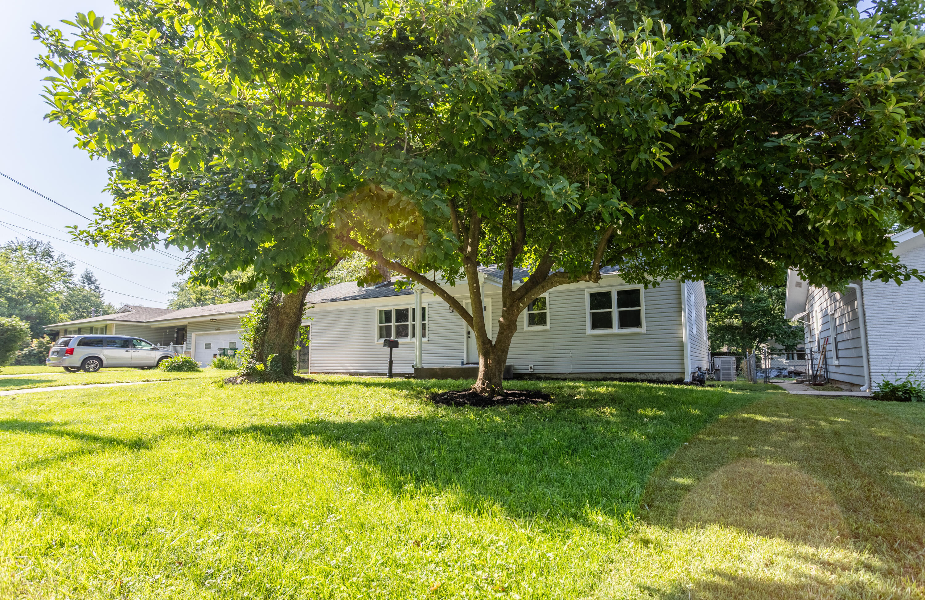 1318 E Cozy Street, Springfield, MO 65804 — photo 2
