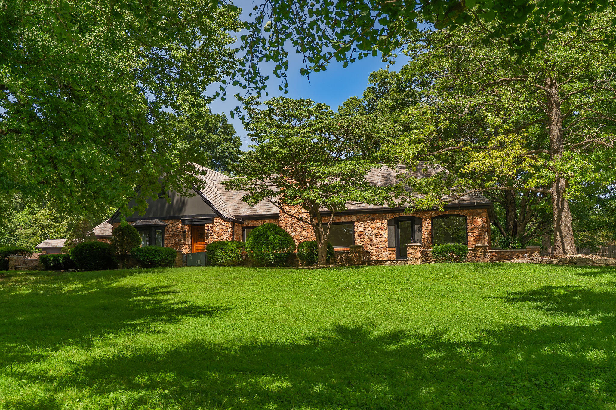 2244 S Edgewater Drive — photo