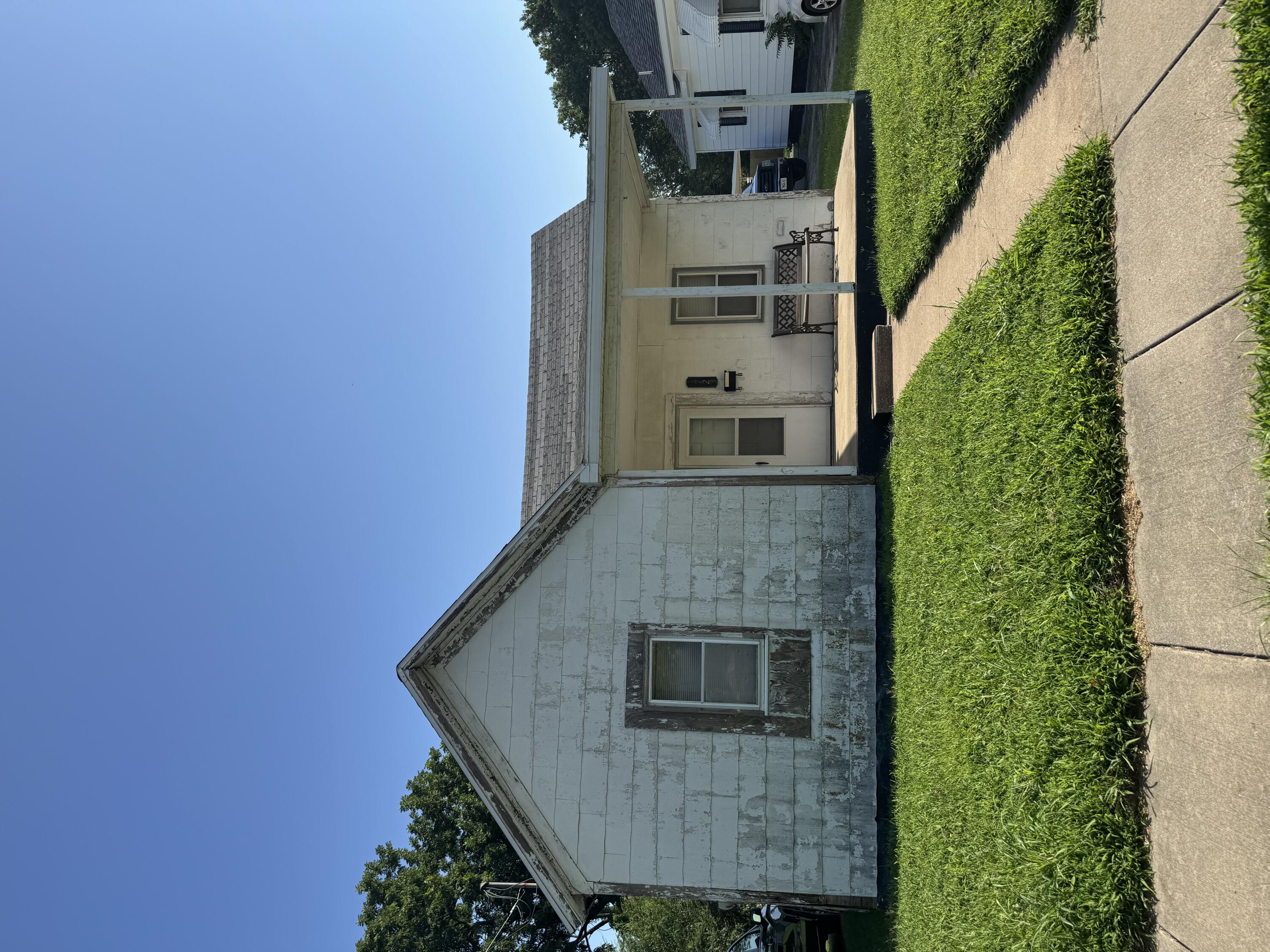 1723 W Chestnut Street — photo
