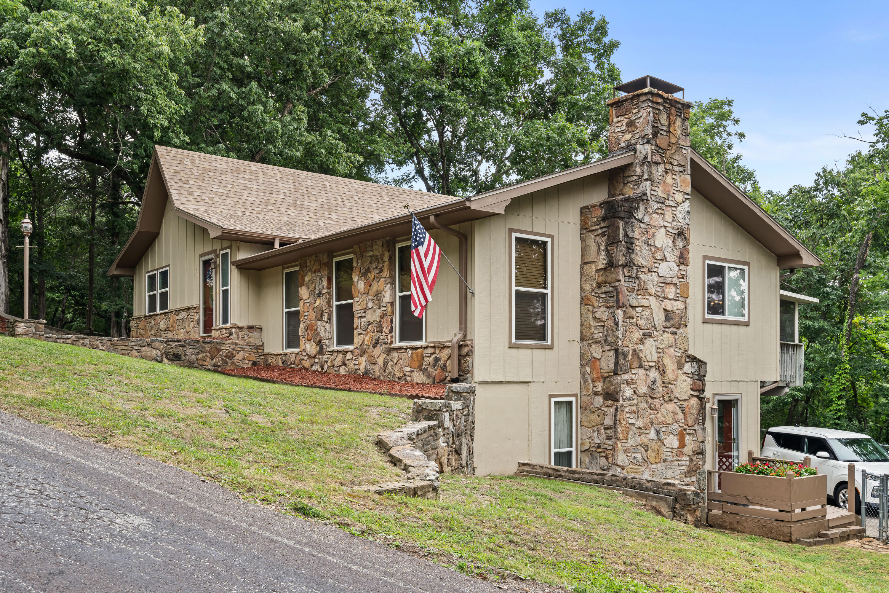 341 River Drive — photo