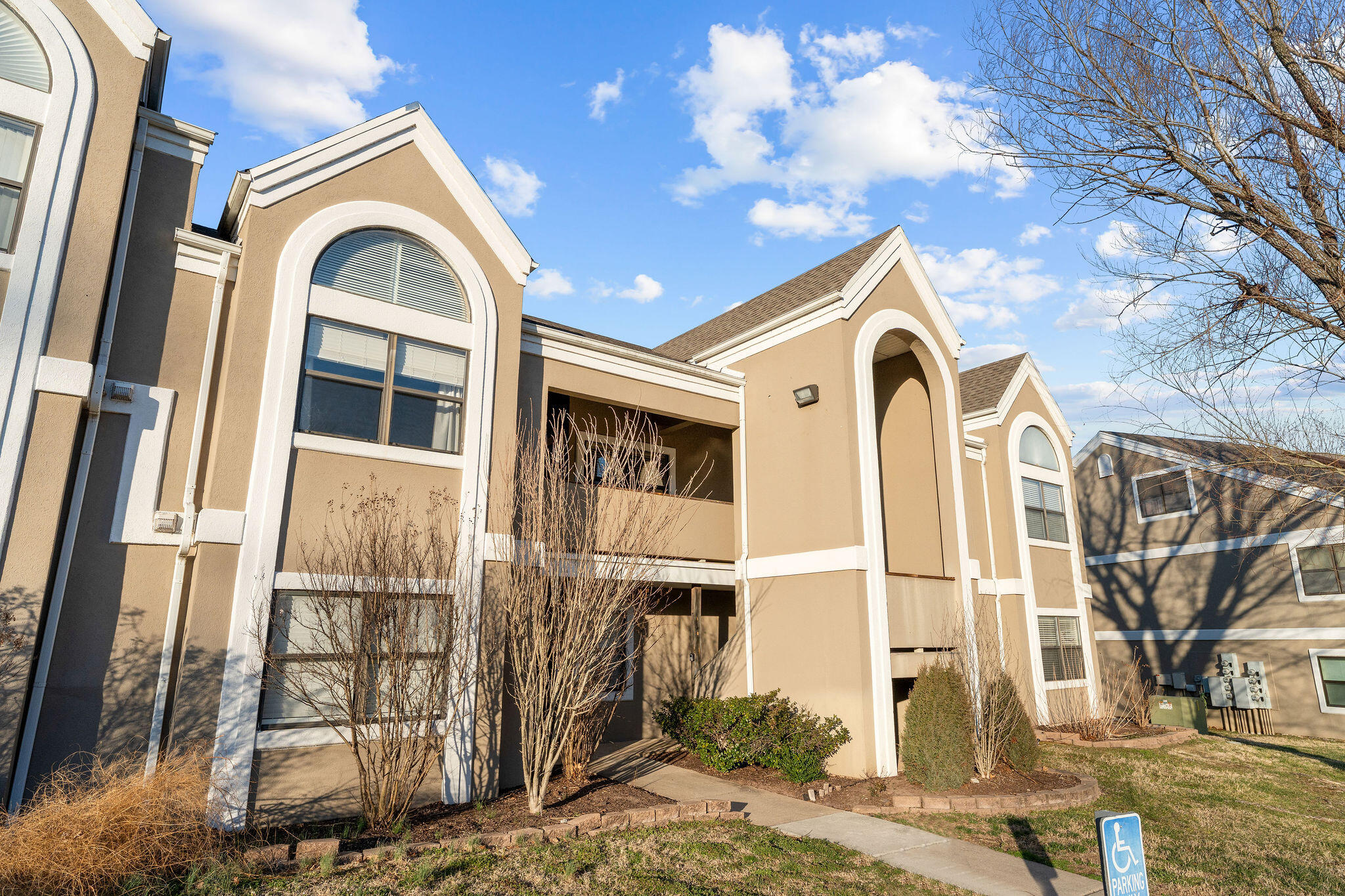255 Wimbledon Drive 11 — photo