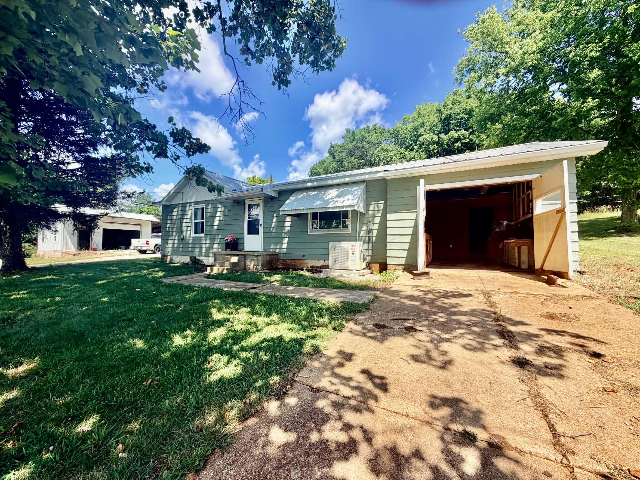 15003 W Old Eminence Rd 15017 Old E W — photo