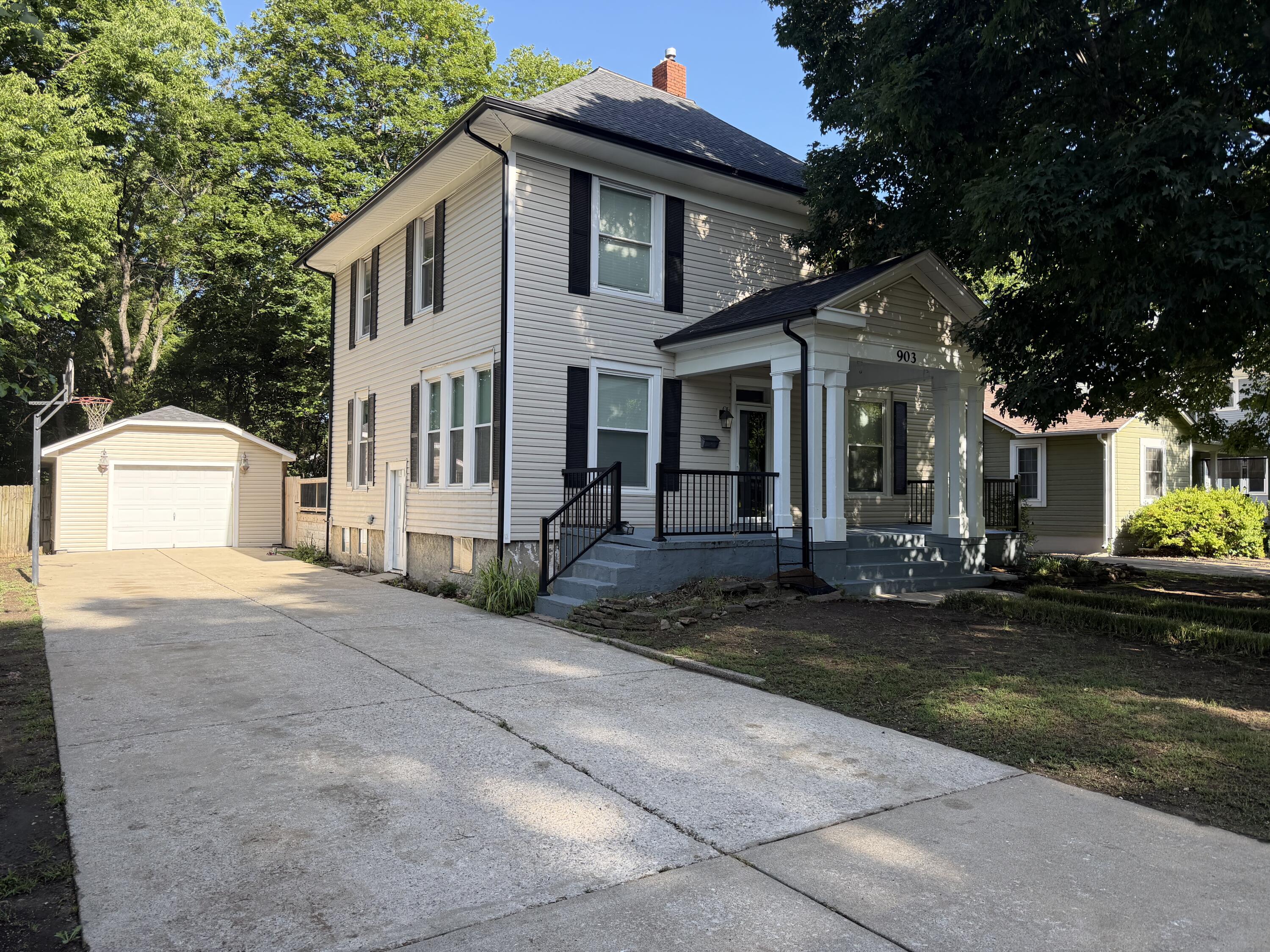 903 S Kickapoo Avenue, Springfield, MO 65804