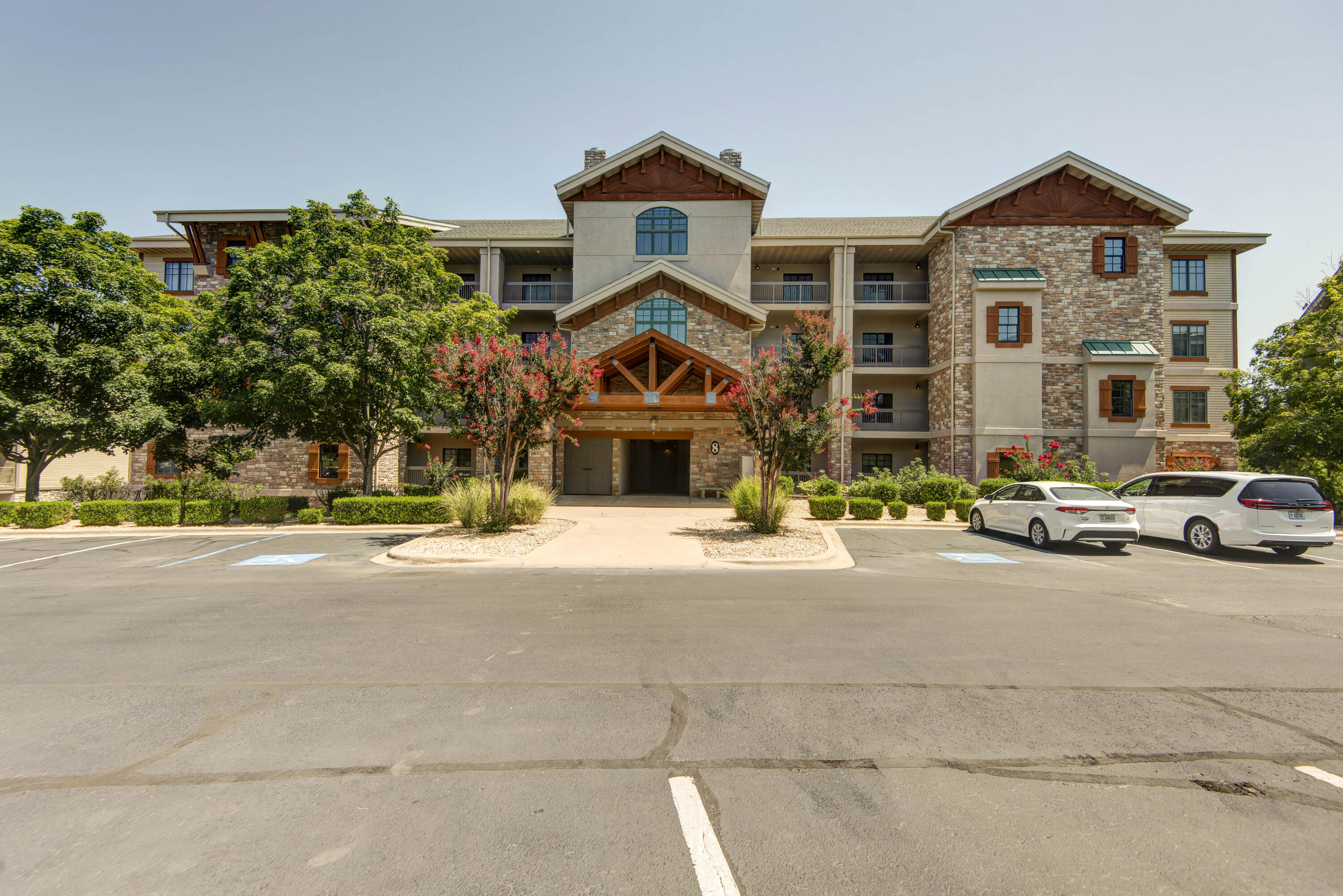 250 Lakewood Drive 8205 — photo