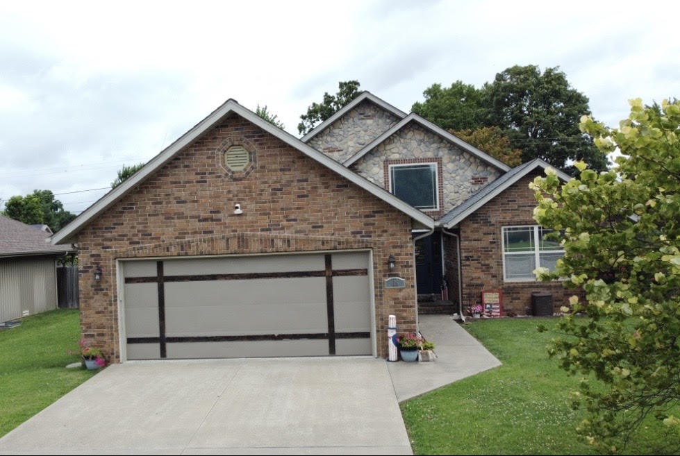 409 Brittany Court — photo